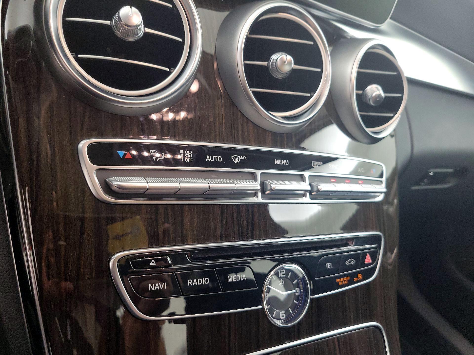 Thumbnail: 2015 Mercedes-Benz C-Class - 17