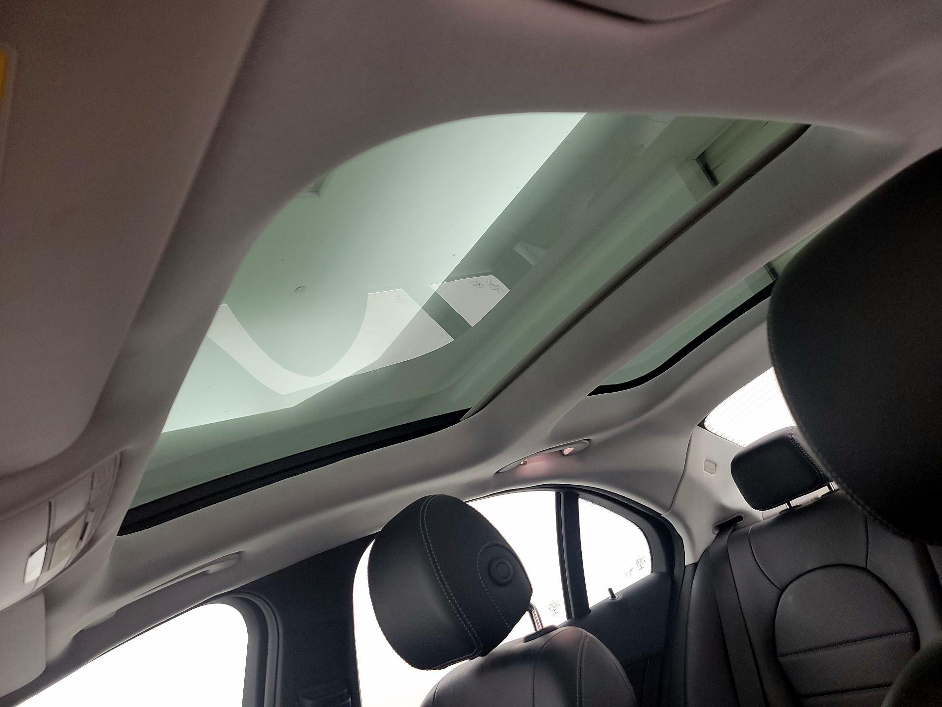 Thumbnail: 2015 Mercedes-Benz C-Class - 20