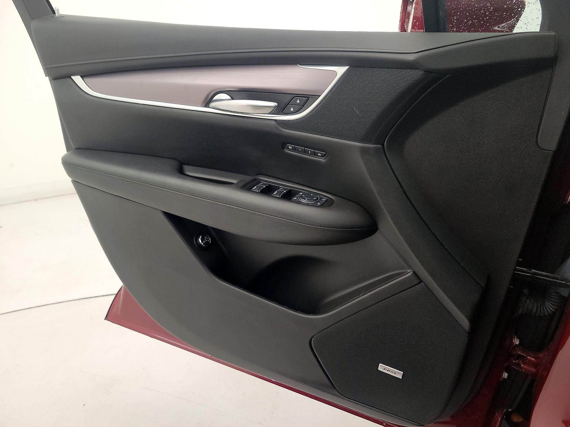 Thumbnail: 2017 Cadillac XT5 - 10