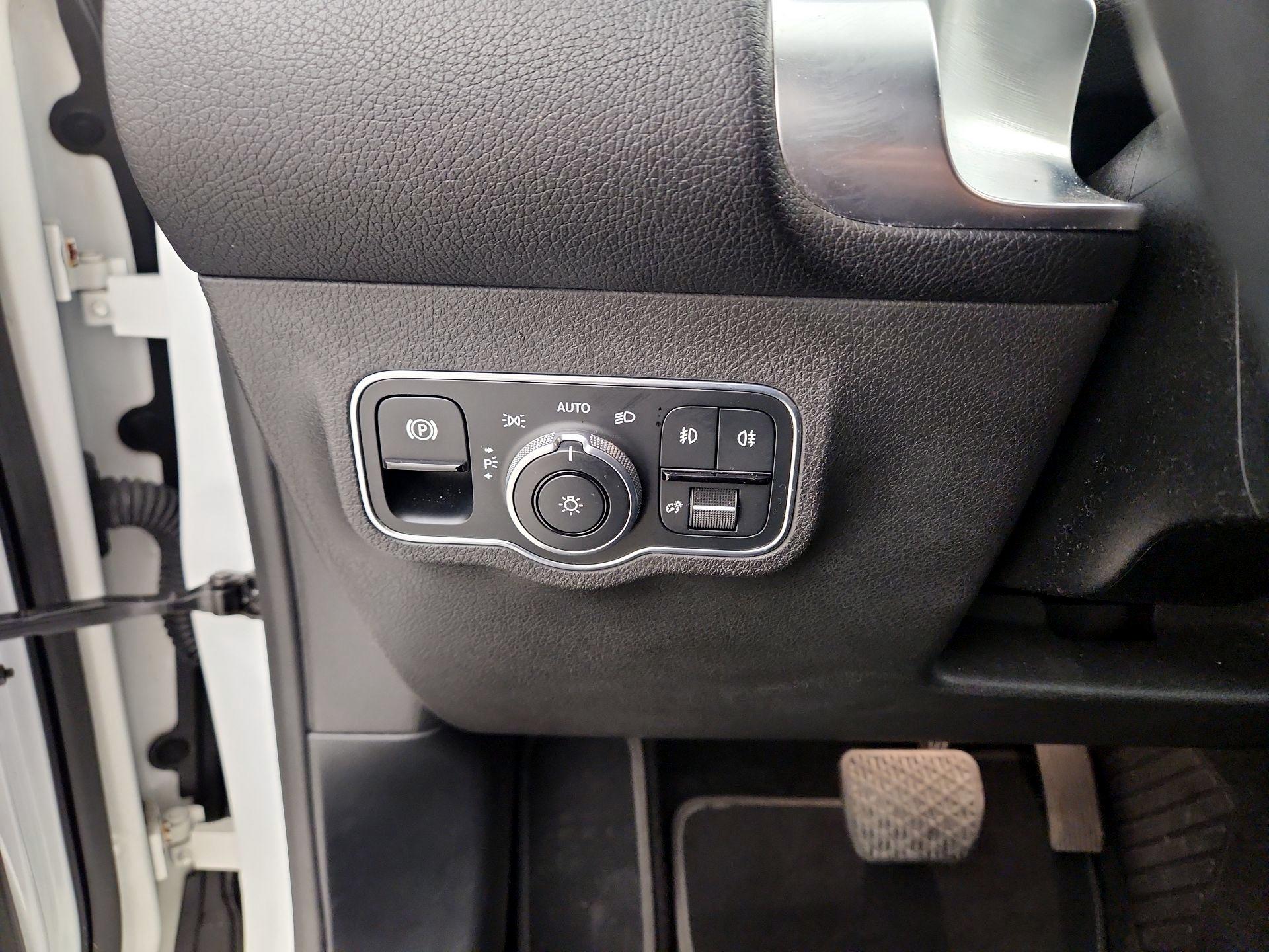 Thumbnail: 2020 Mercedes-Benz GLB - 13