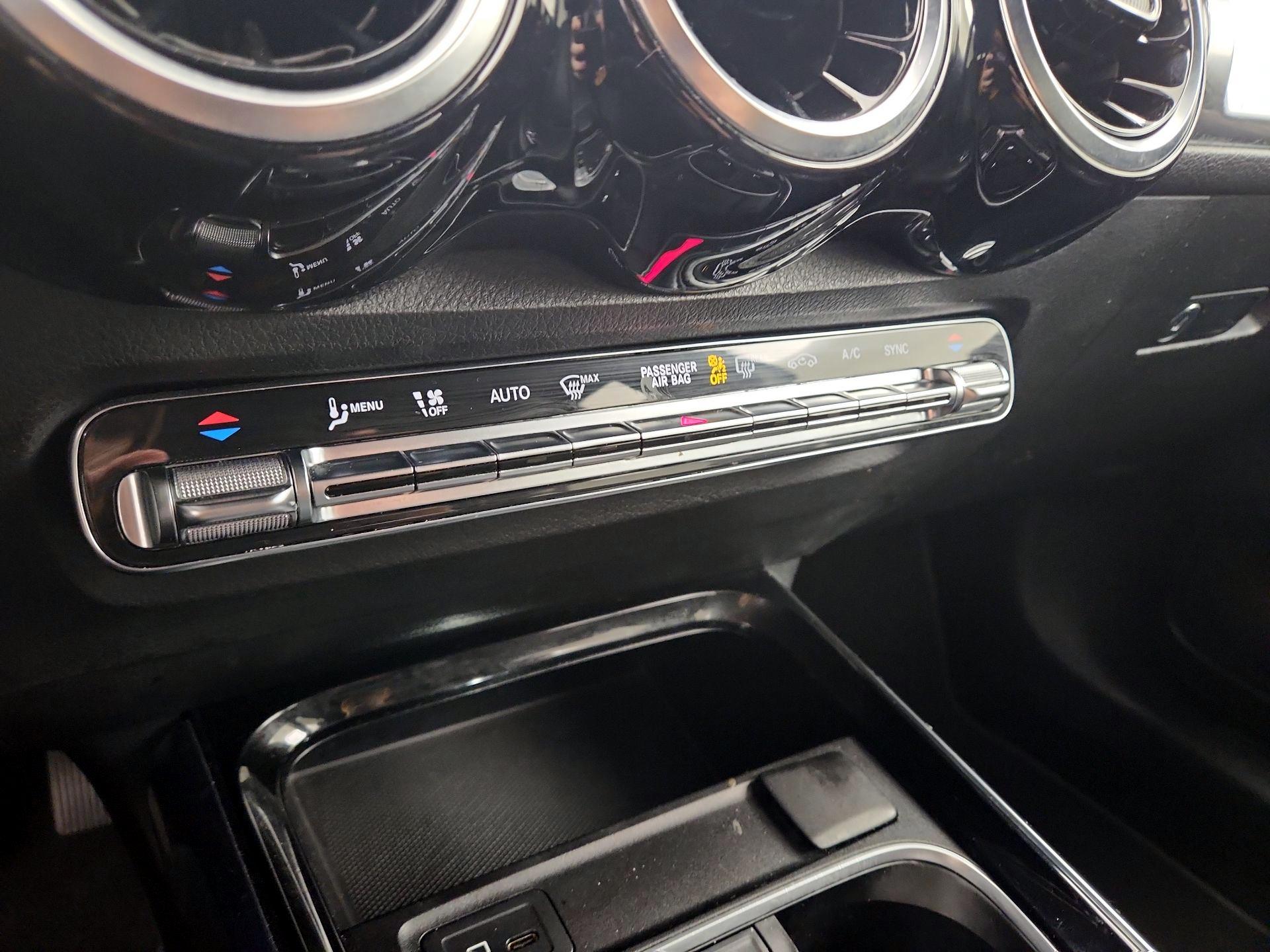 Thumbnail: 2020 Mercedes-Benz GLB - 16