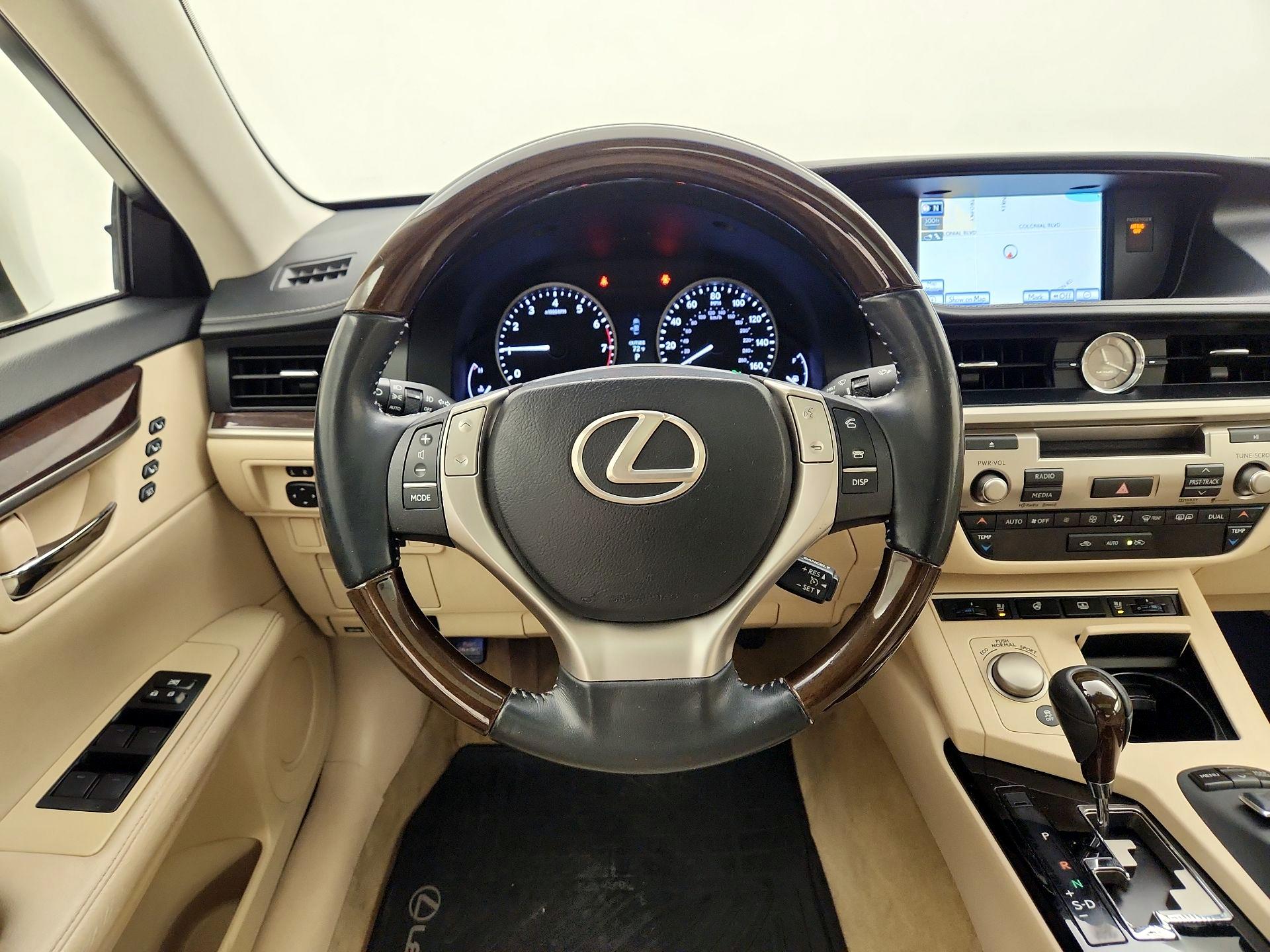 Thumbnail: 2014 Lexus ES - 10