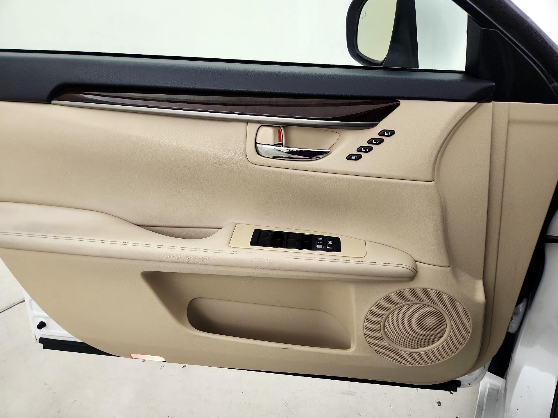 Thumbnail: 2014 Lexus ES - 12