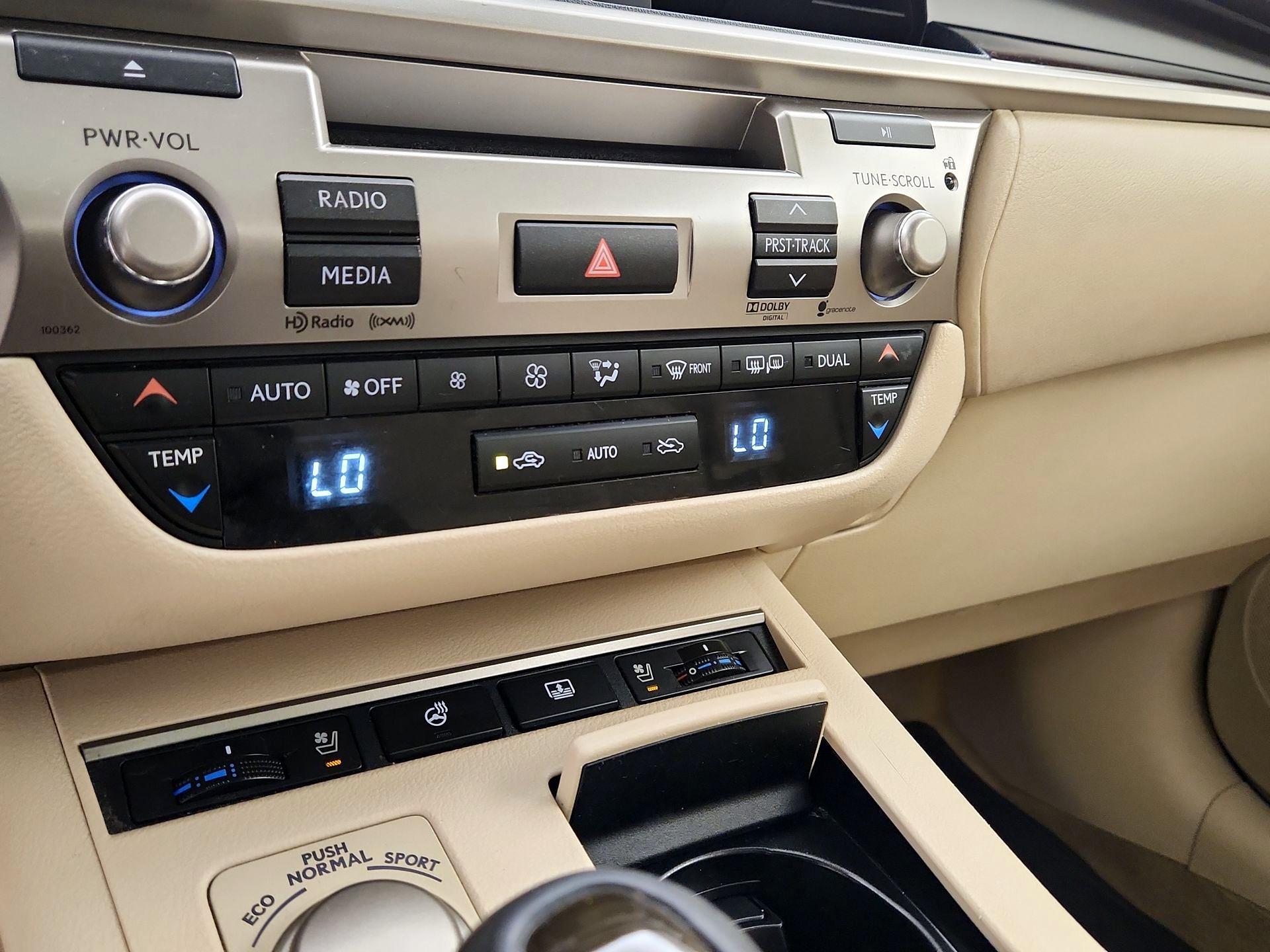 Thumbnail: 2014 Lexus ES - 17