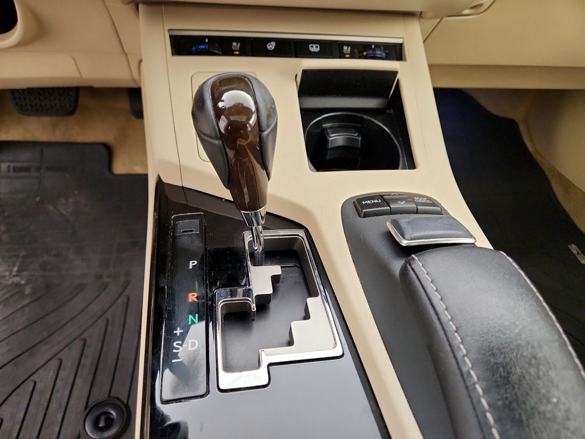 Thumbnail: 2014 Lexus ES - 18