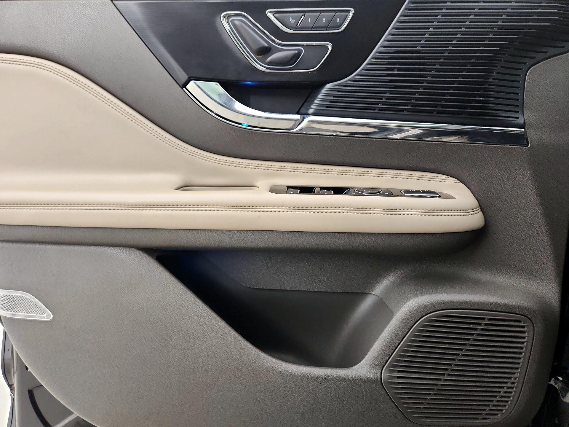 Thumbnail: 2021 Lincoln Corsair - 12