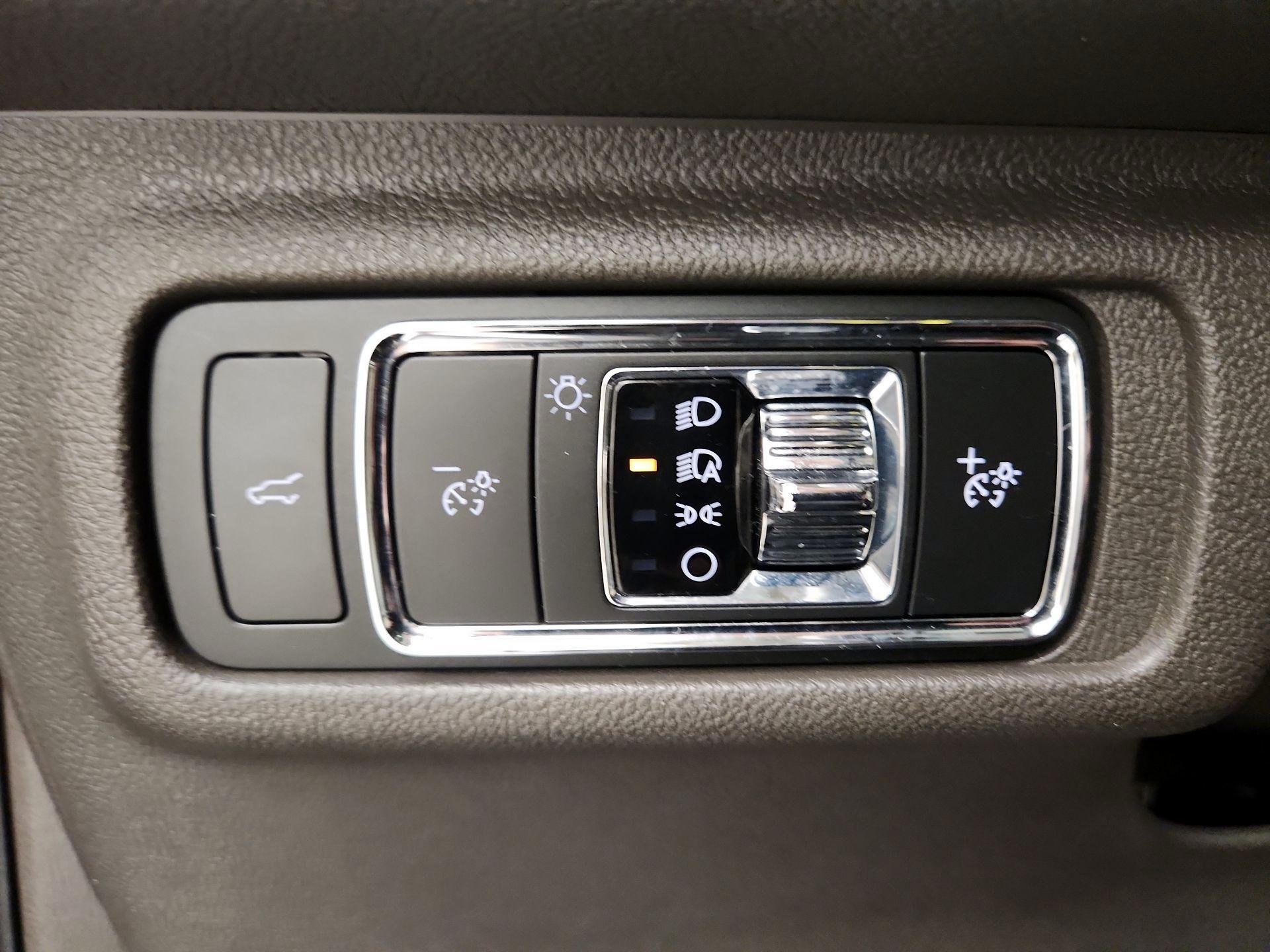 Thumbnail: 2021 Lincoln Corsair - 13