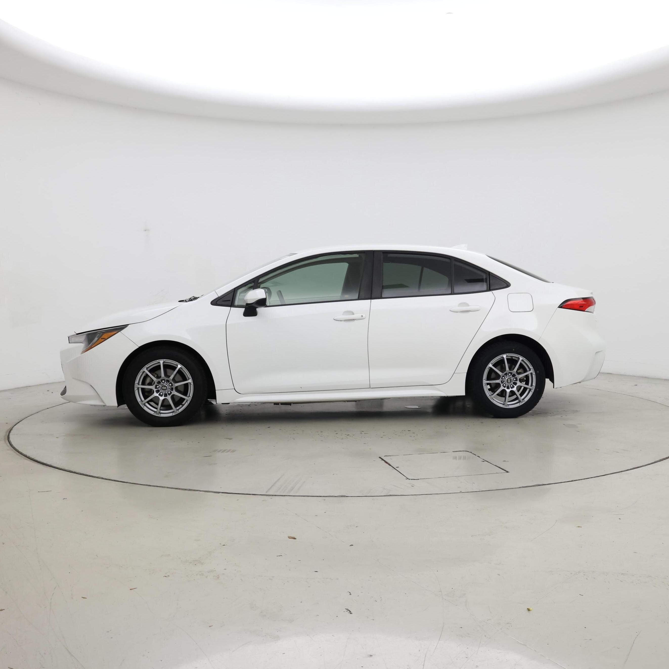 Thumbnail: 2021 Toyota Corolla - 3