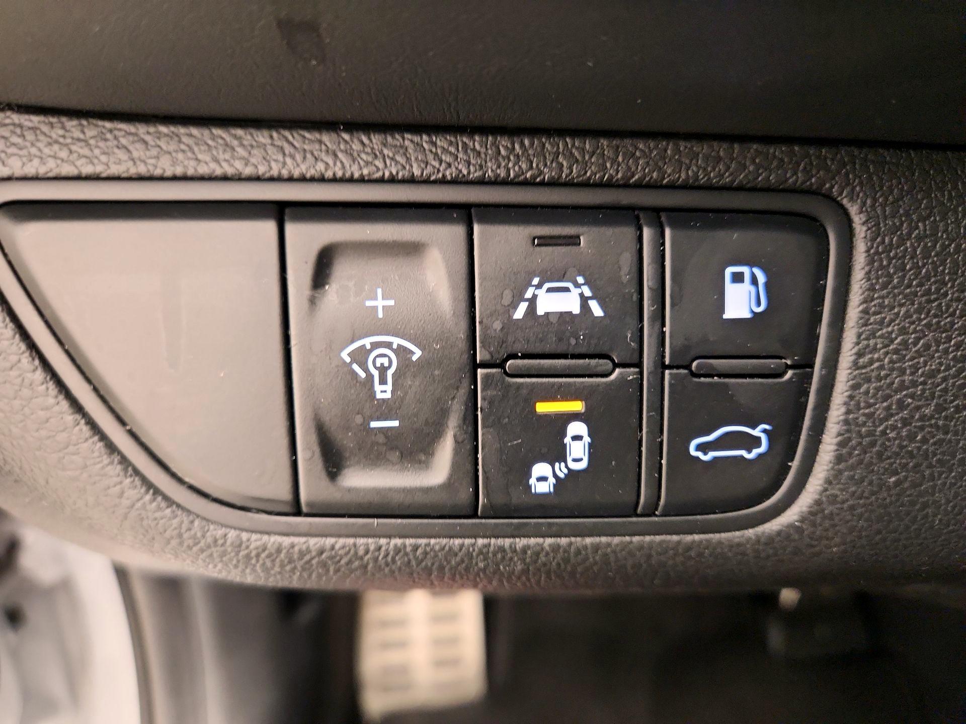 Thumbnail: 2019 Genesis G70 - 13