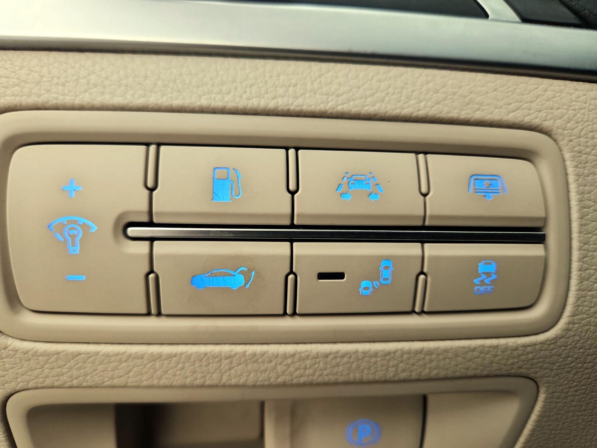 Thumbnail: 2016 Hyundai Genesis - 13