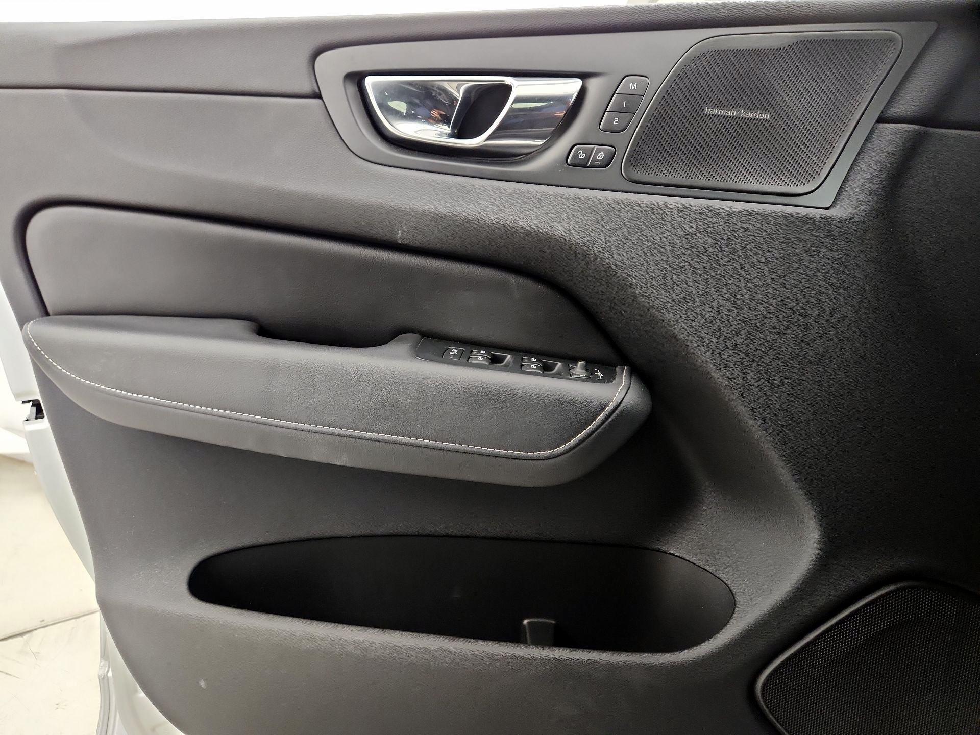 Thumbnail: 2019 Volvo XC60 - 12