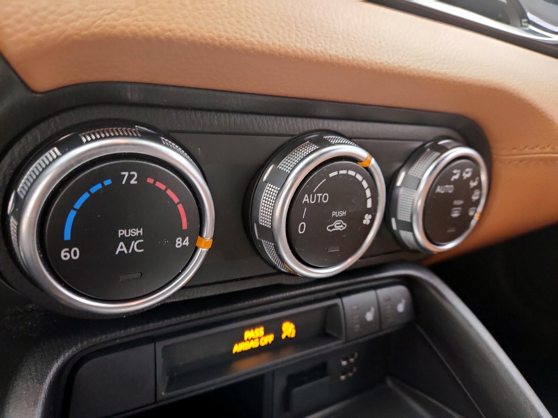 Thumbnail: 2019 Fiat 124 Spider - 17