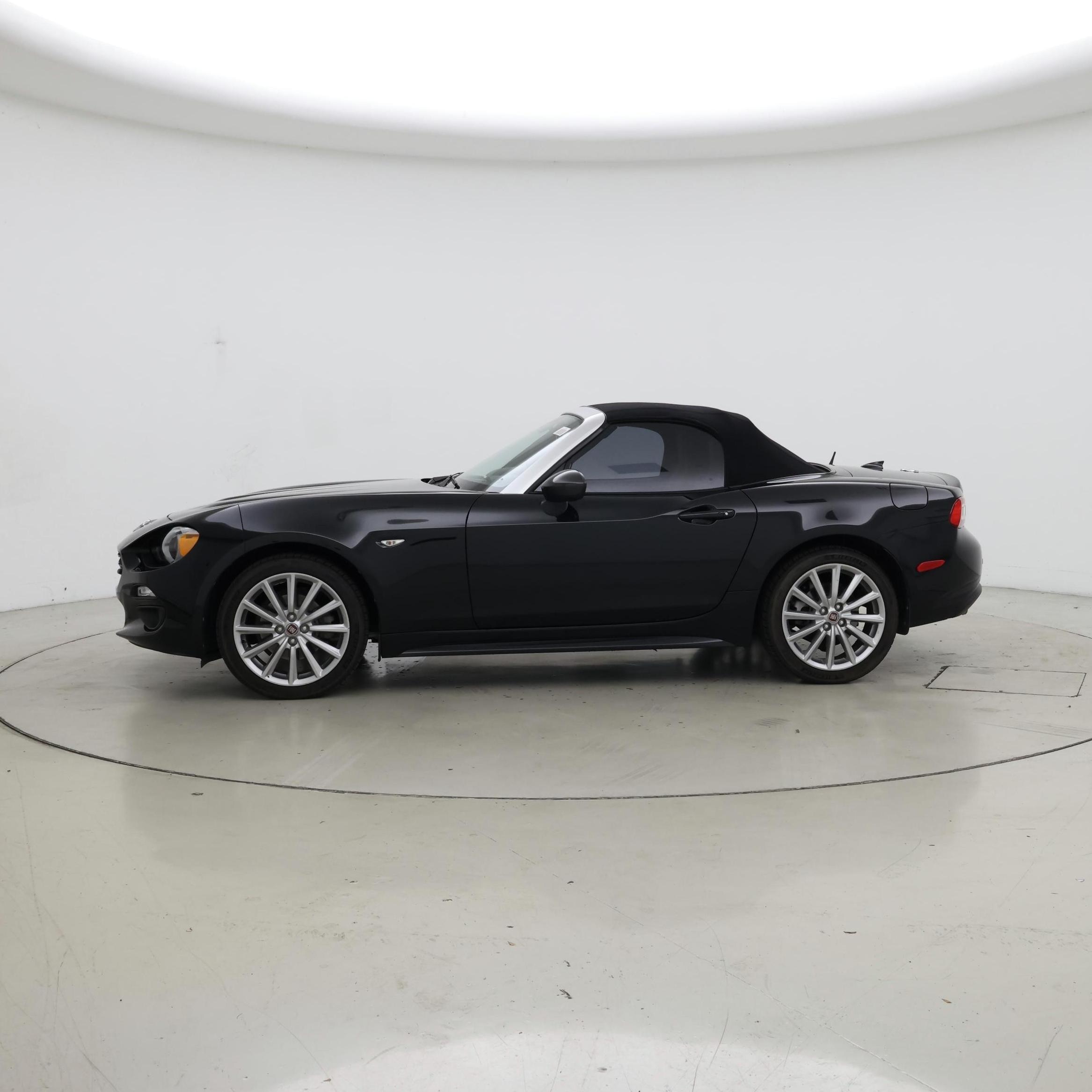 Thumbnail: 2019 Fiat 124 Spider - 3