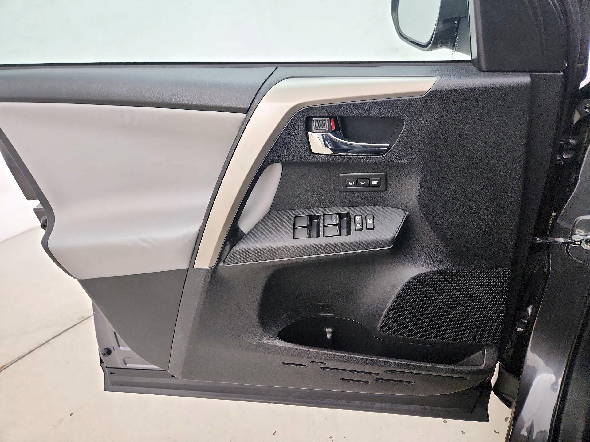 Thumbnail: 2014 Toyota RAV4 - 12