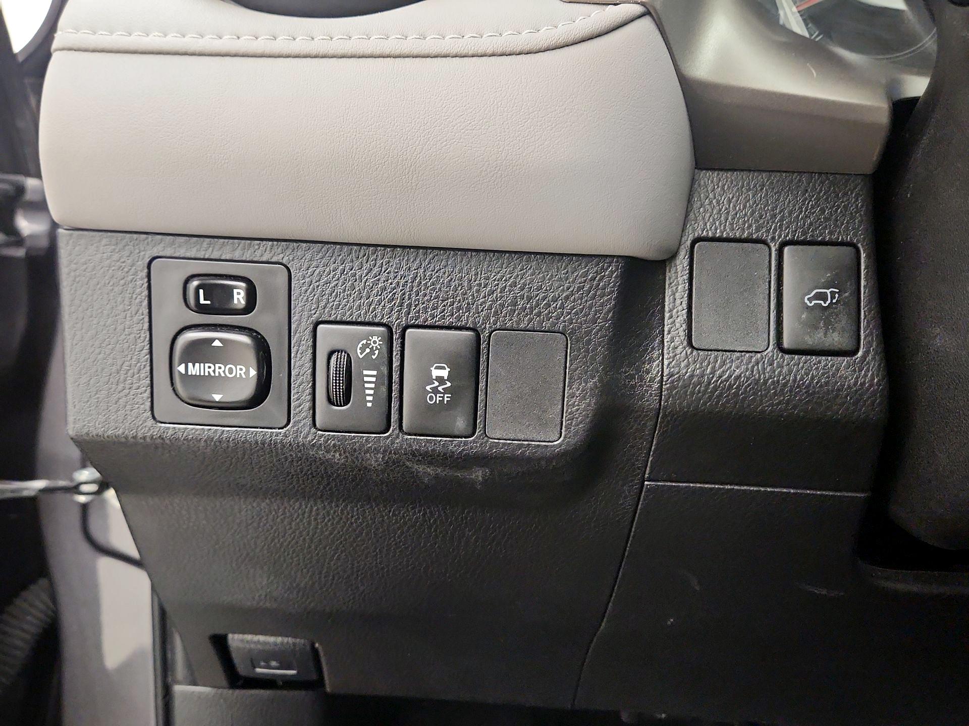 Thumbnail: 2014 Toyota RAV4 - 13