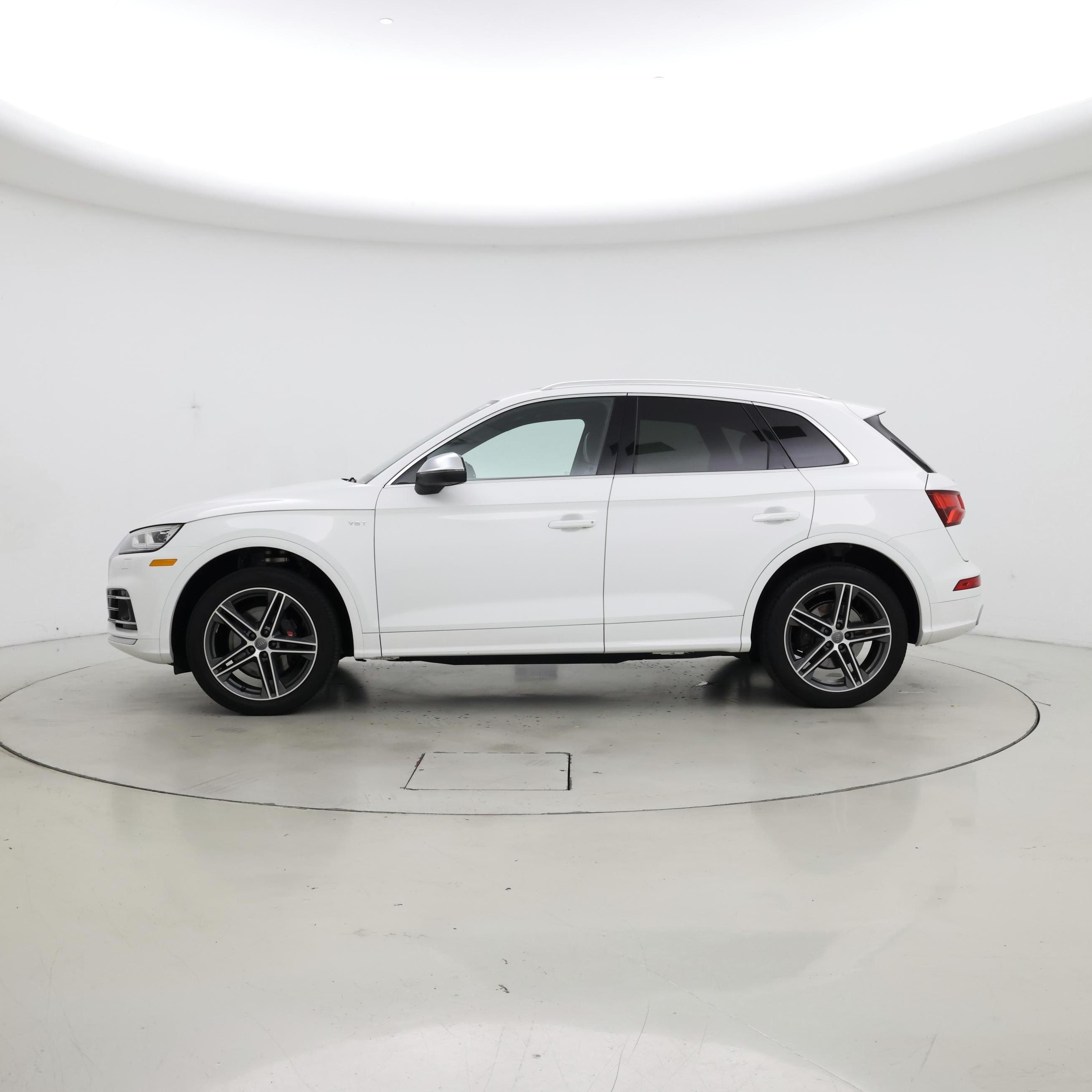 Thumbnail: 2018 Audi SQ5 - 3