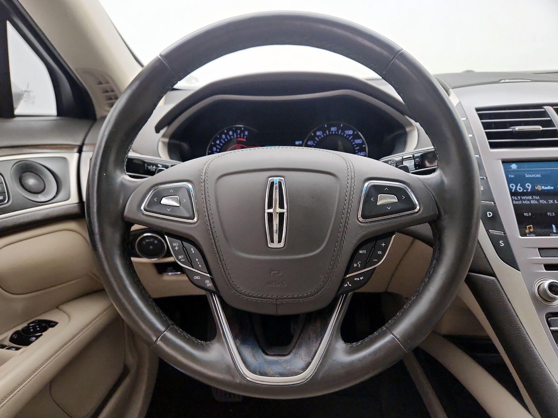 Thumbnail: 2019 Lincoln MKZ - 10