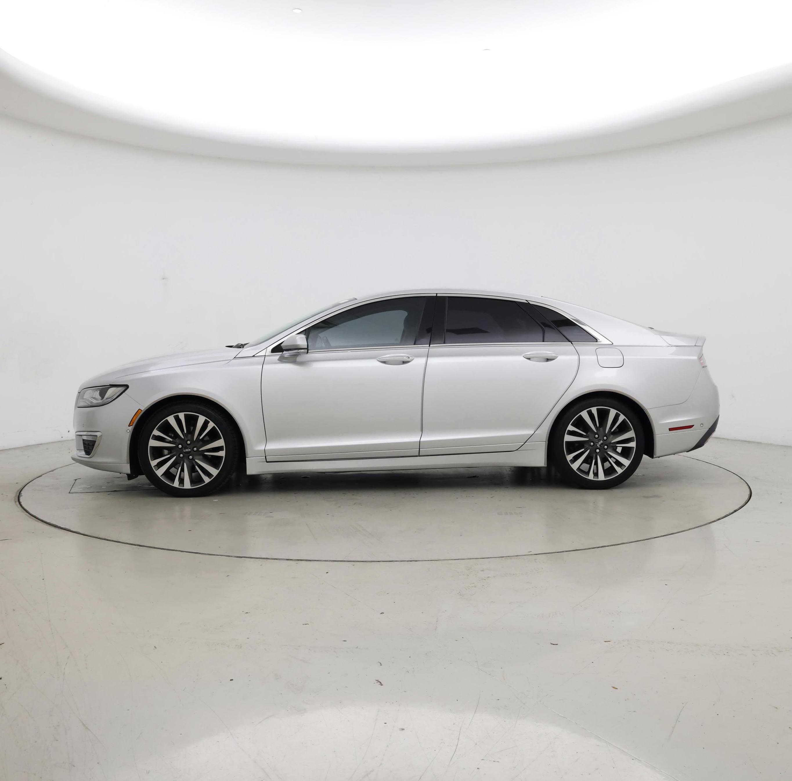 Thumbnail: 2019 Lincoln MKZ - 3