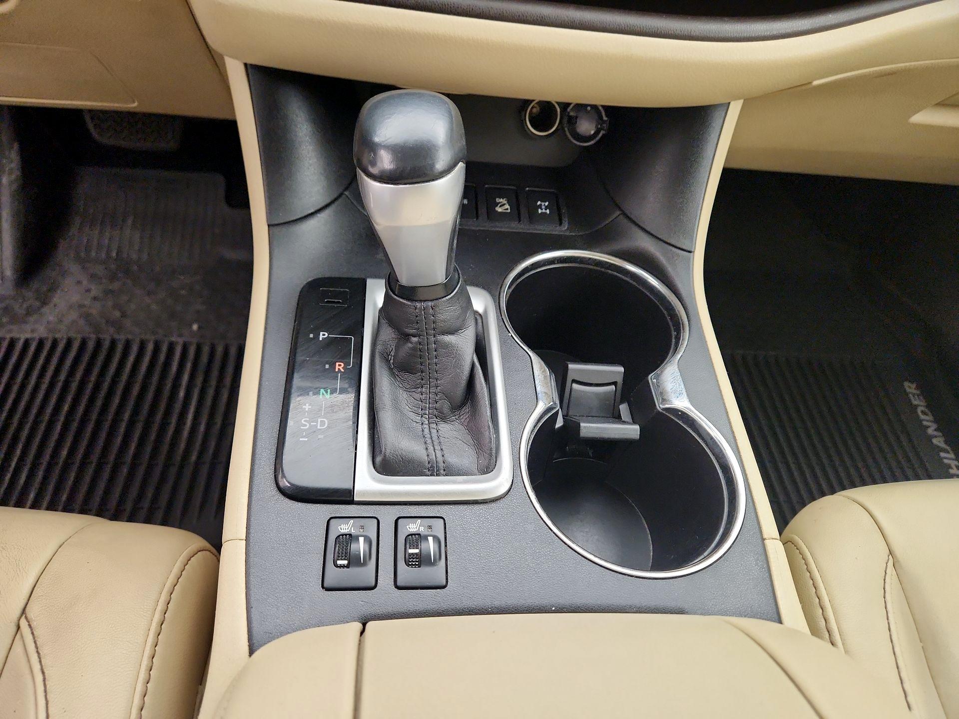 Thumbnail: 2016 Toyota Highlander - 16