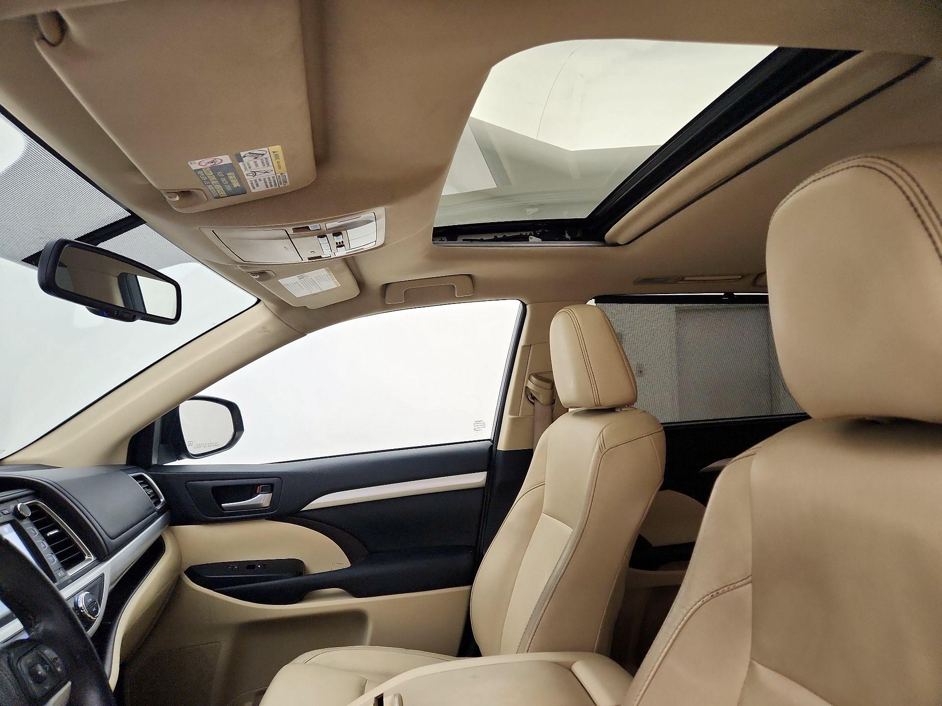 Thumbnail: 2016 Toyota Highlander - 17