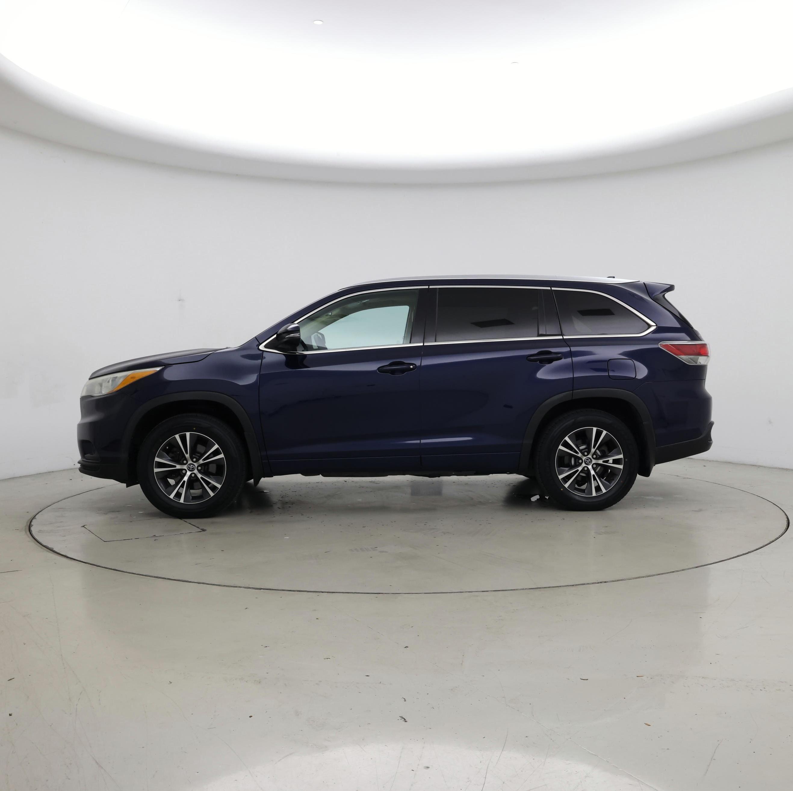 Thumbnail: 2016 Toyota Highlander - 3