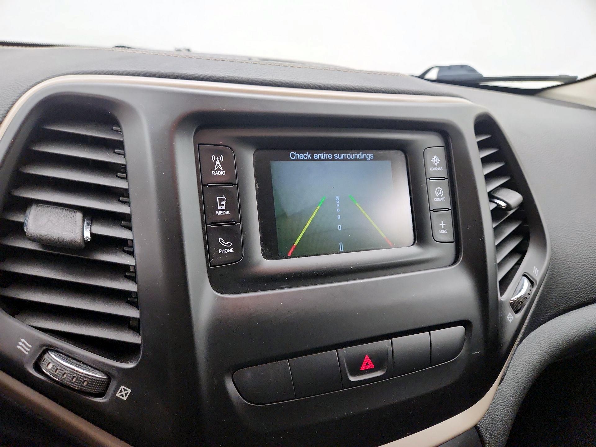 Thumbnail: 2015 Jeep Cherokee - 14