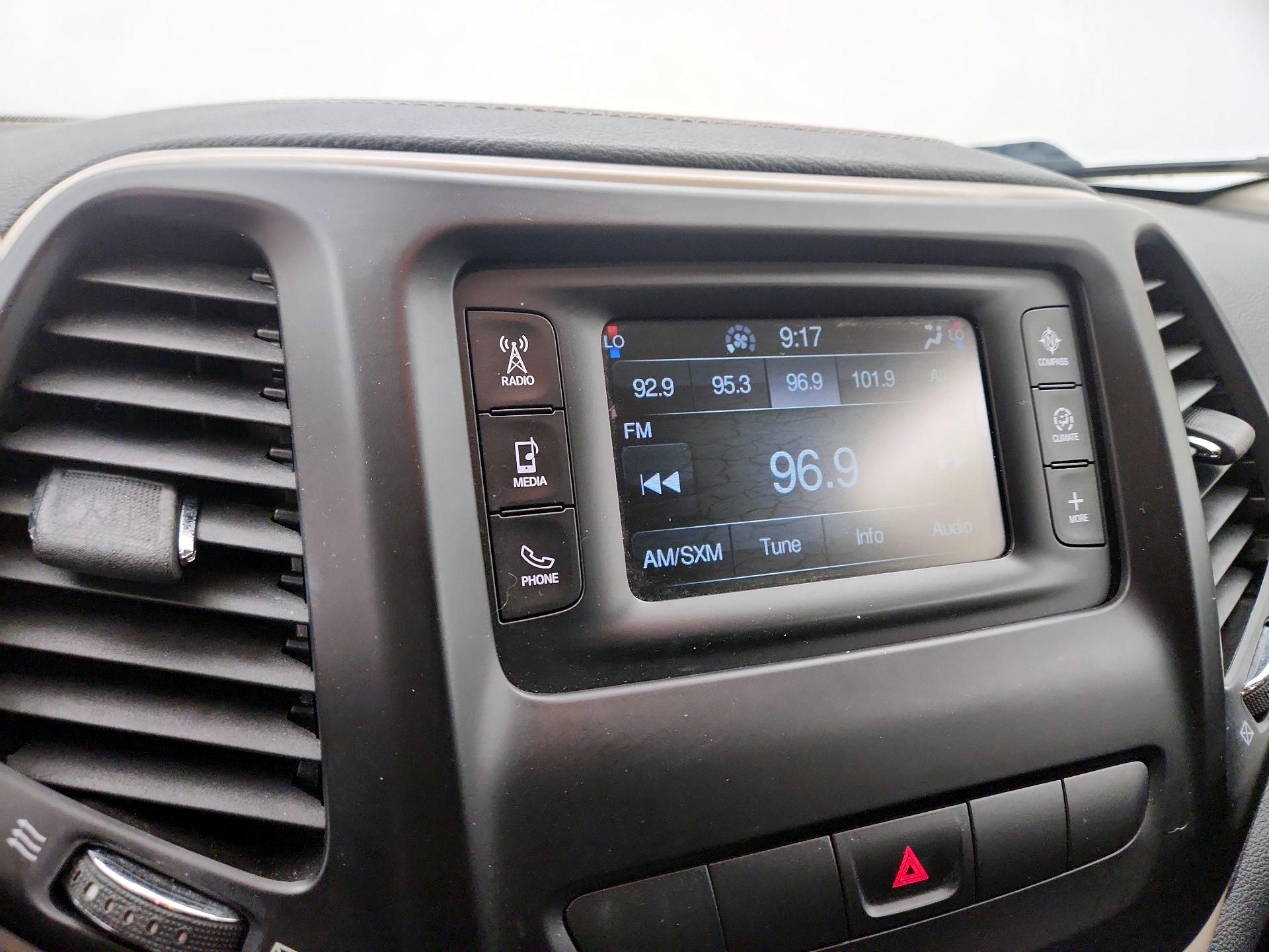 Thumbnail: 2015 Jeep Cherokee - 15