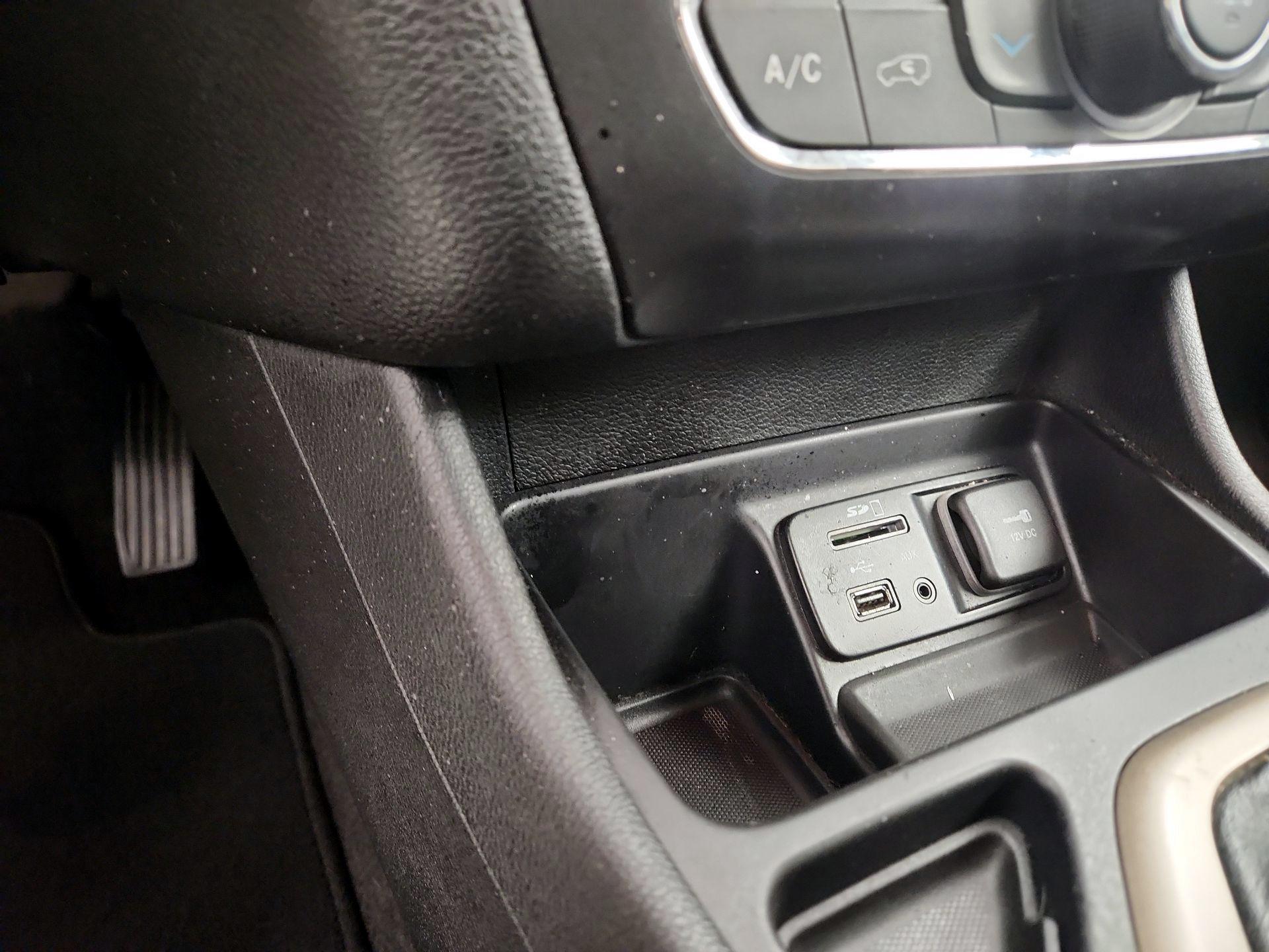 Thumbnail: 2015 Jeep Cherokee - 18