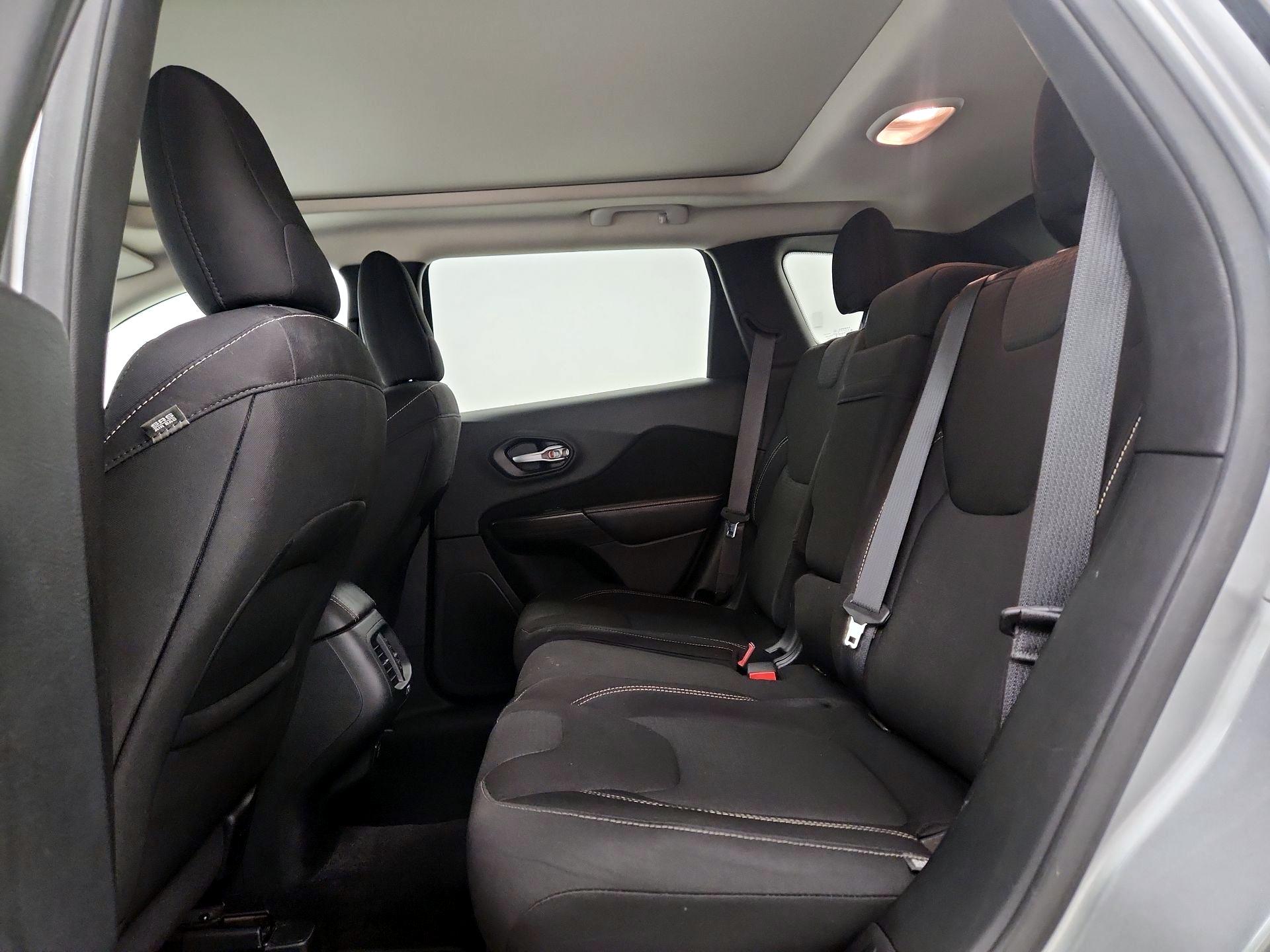 Thumbnail: 2015 Jeep Cherokee - 19