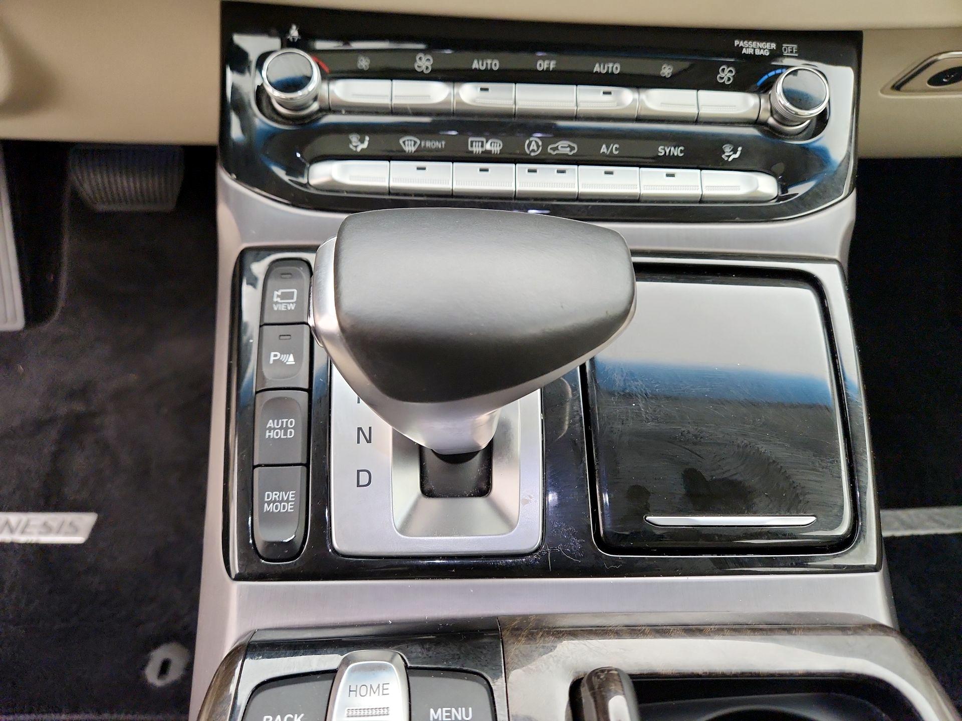 Thumbnail: 2019 Genesis G90 - 17