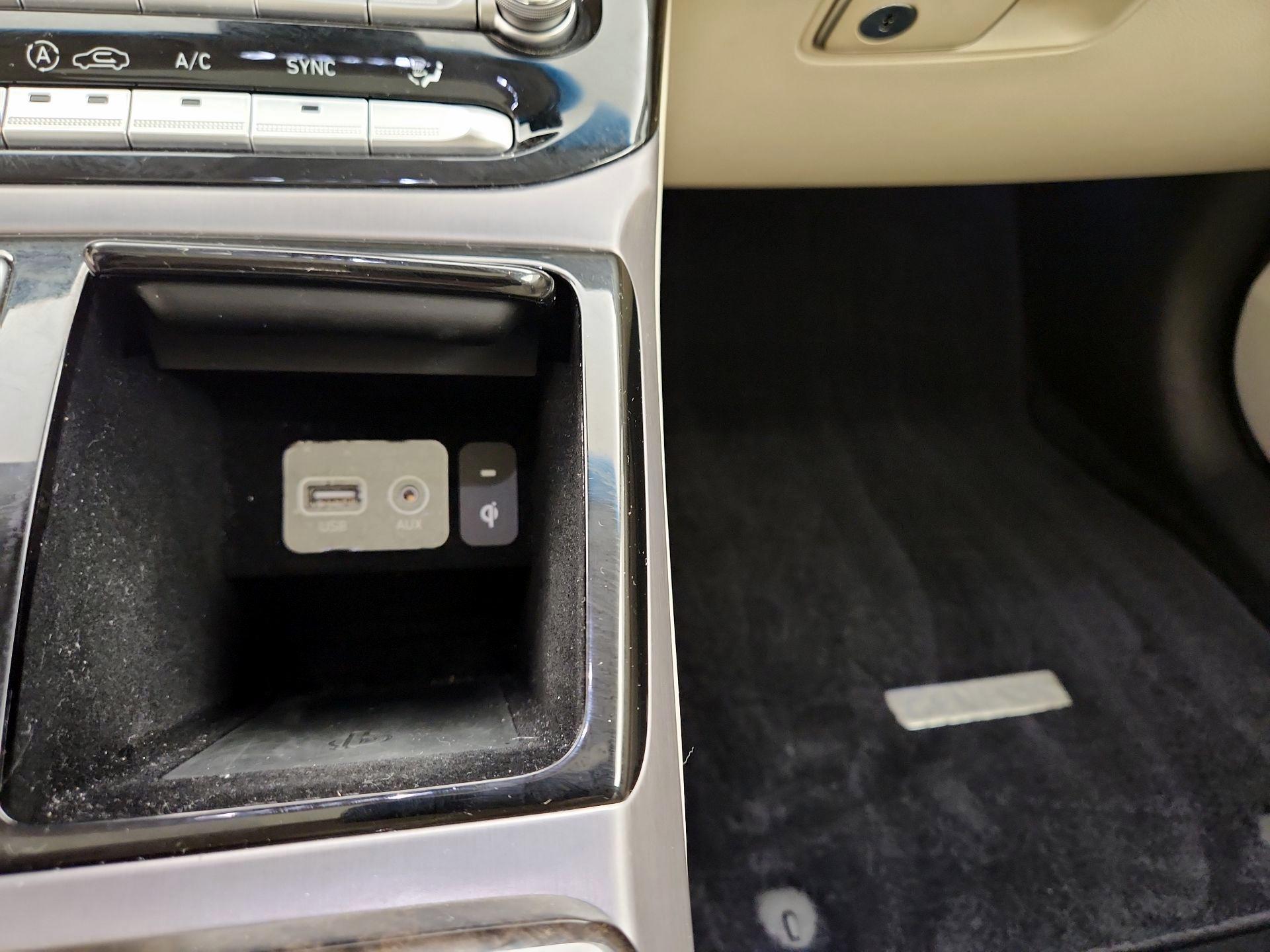 Thumbnail: 2019 Genesis G90 - 18