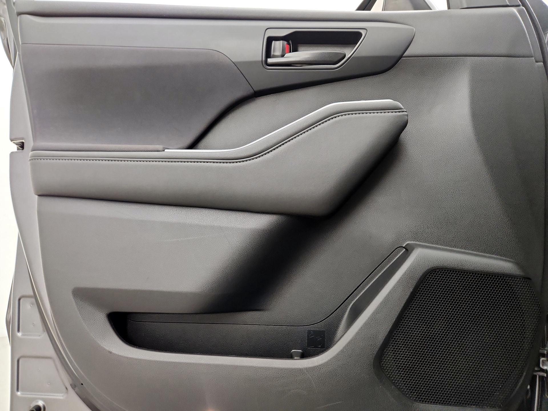 Thumbnail: 2022 Toyota Highlander - 12