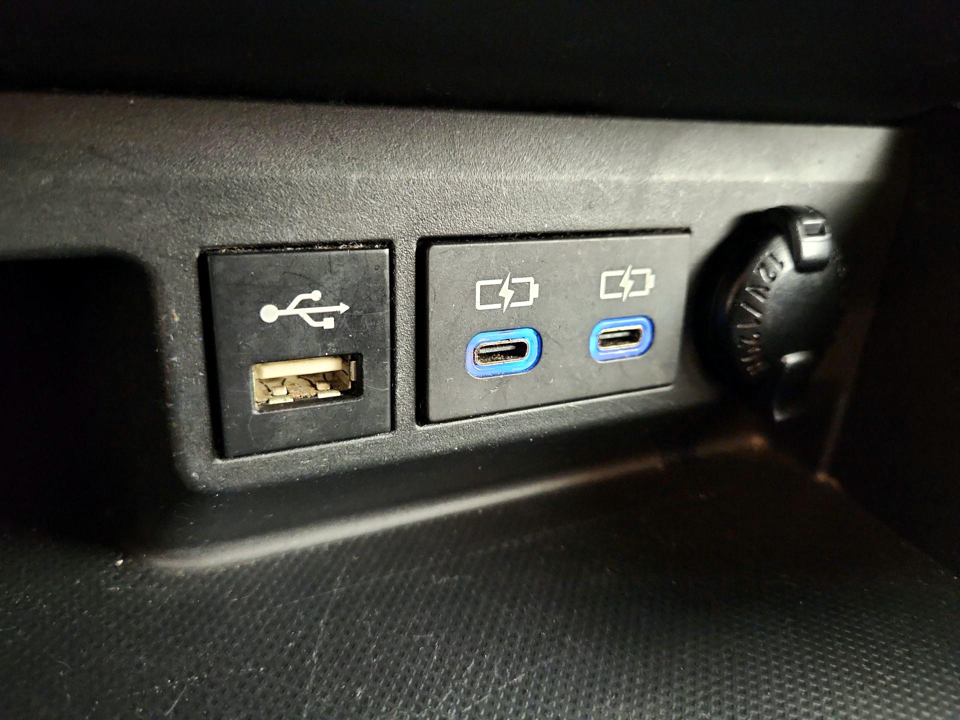 Thumbnail: 2022 Toyota Highlander - 18