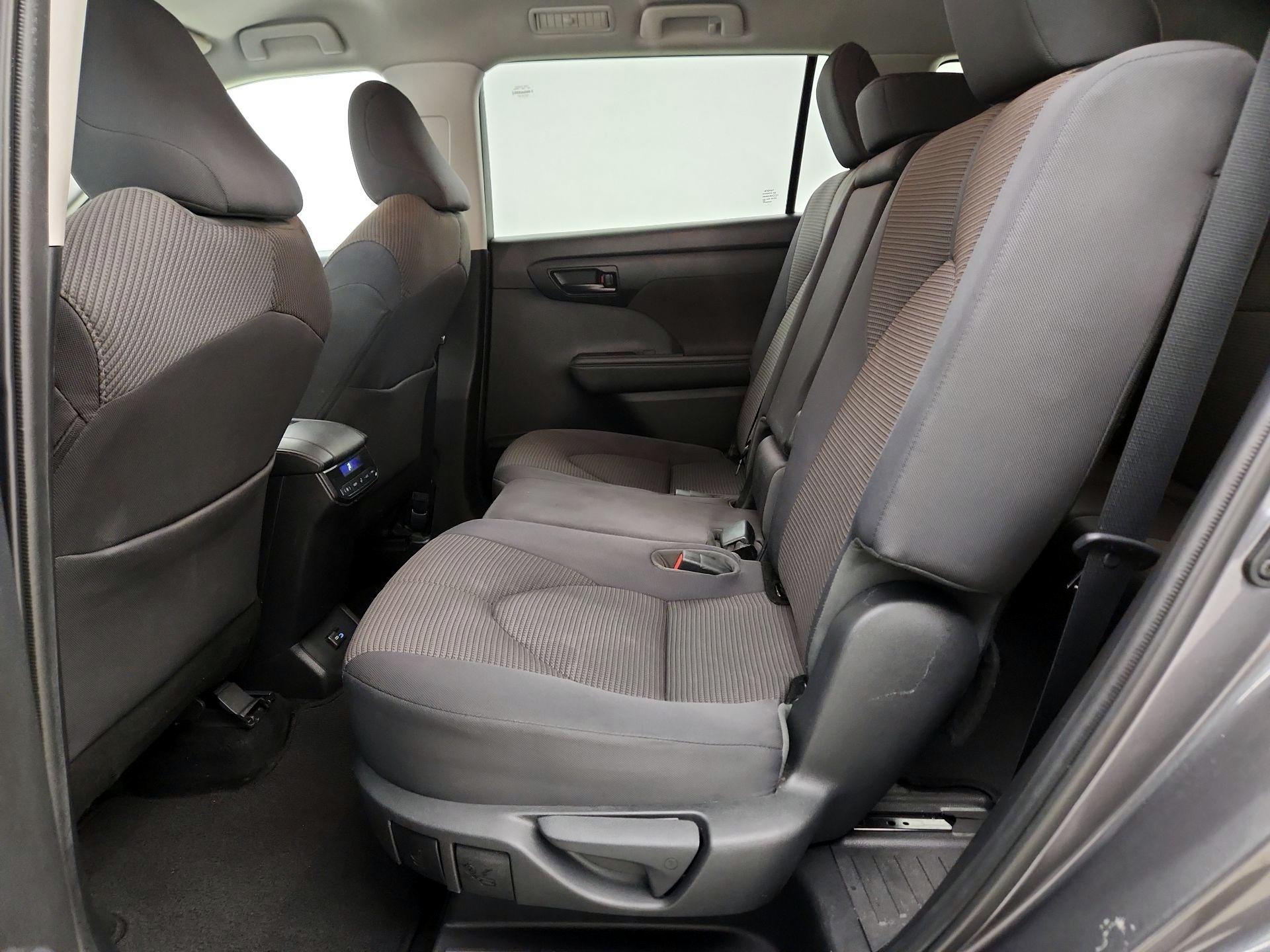 Thumbnail: 2022 Toyota Highlander - 19