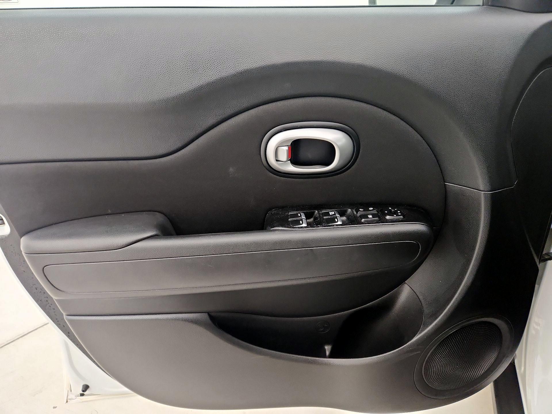 Thumbnail: 2017 Kia Soul - 12