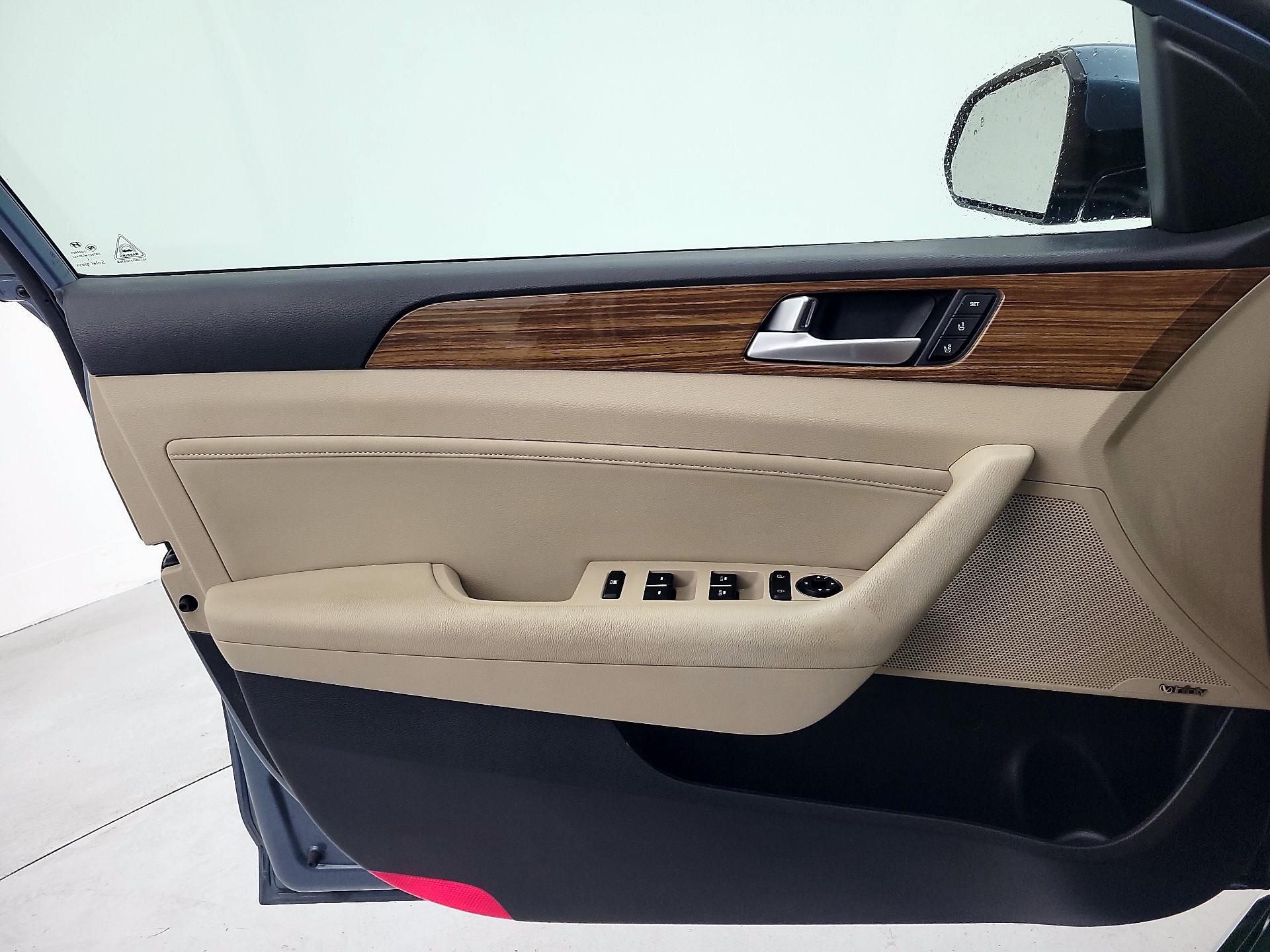 Thumbnail: 2015 Hyundai Sonata - 12