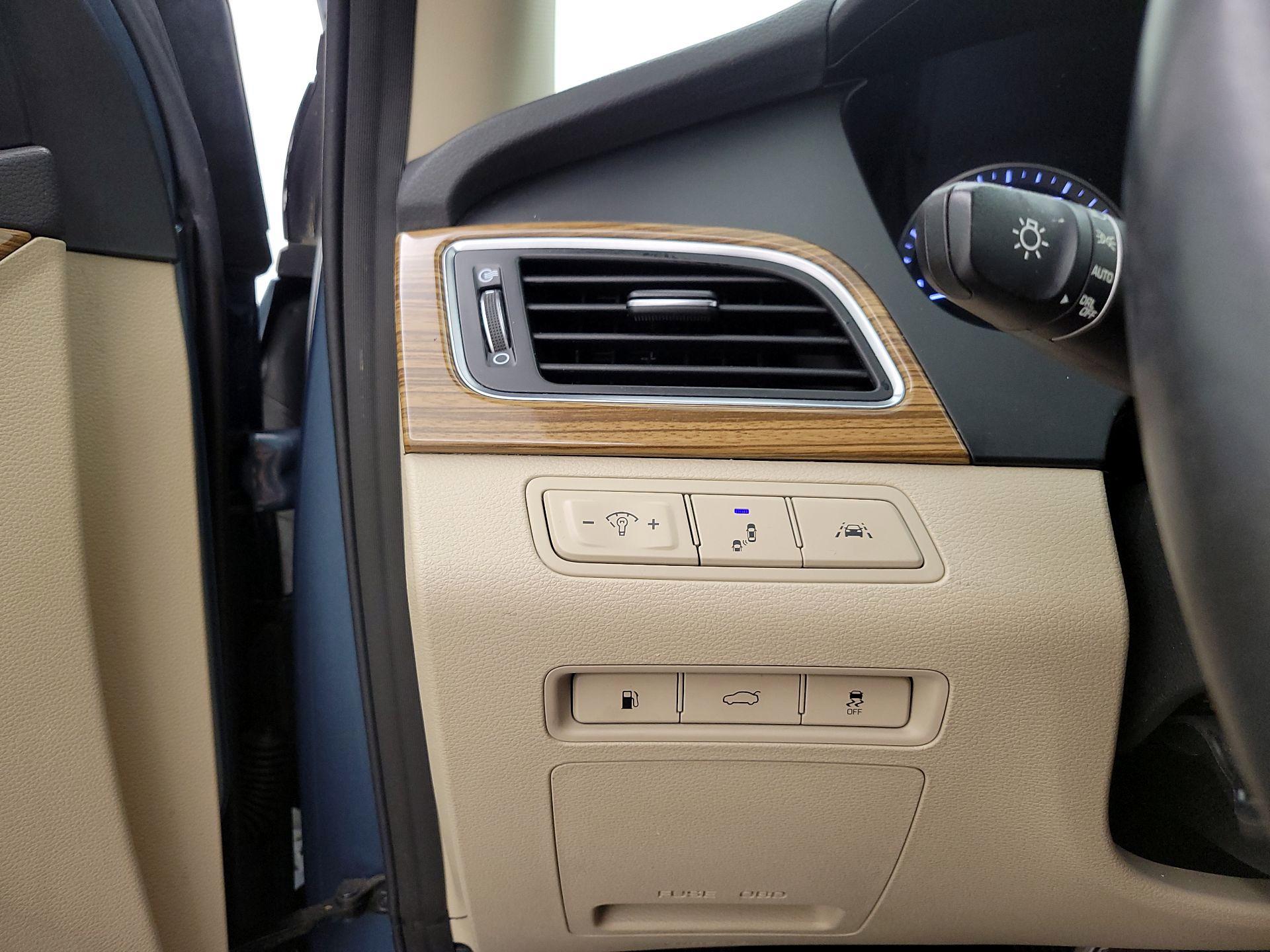 Thumbnail: 2015 Hyundai Sonata - 13