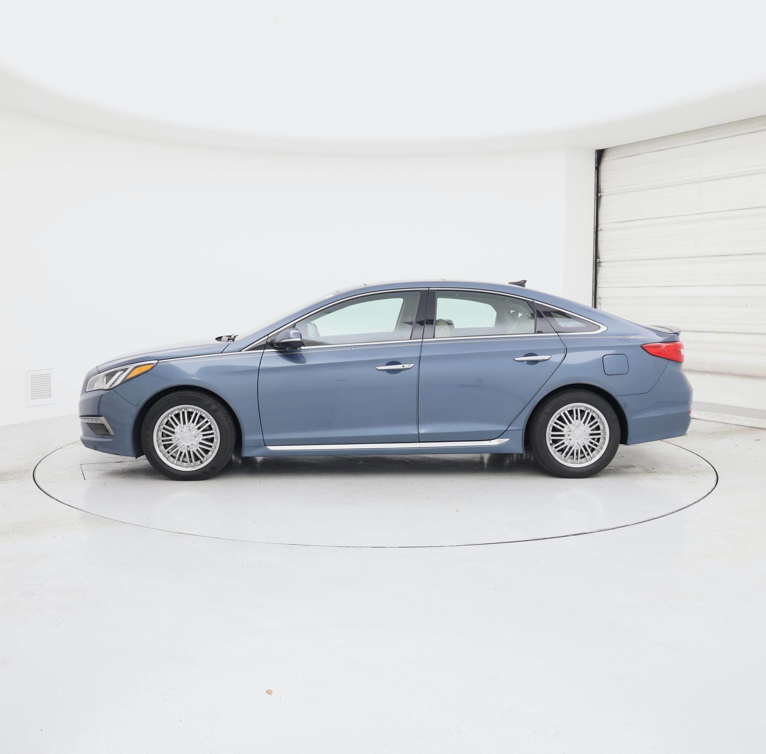 Thumbnail: 2015 Hyundai Sonata - 3