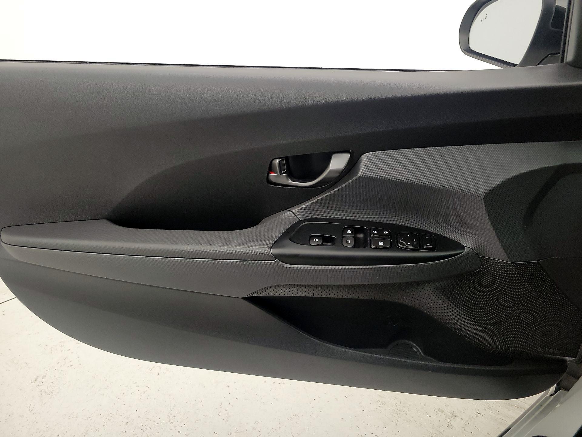 Thumbnail: 2020 Hyundai Veloster - 12