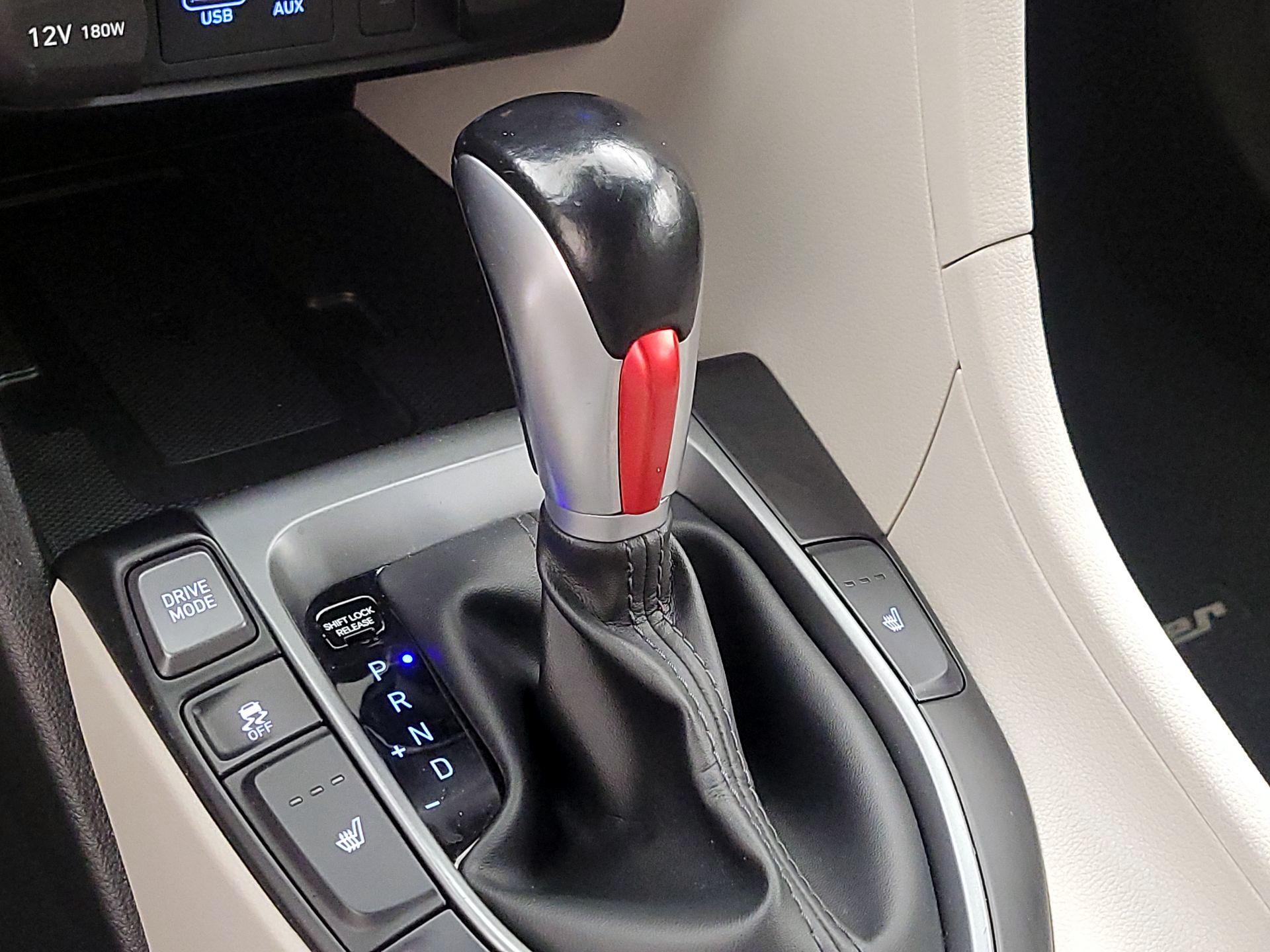 Thumbnail: 2020 Hyundai Veloster - 17