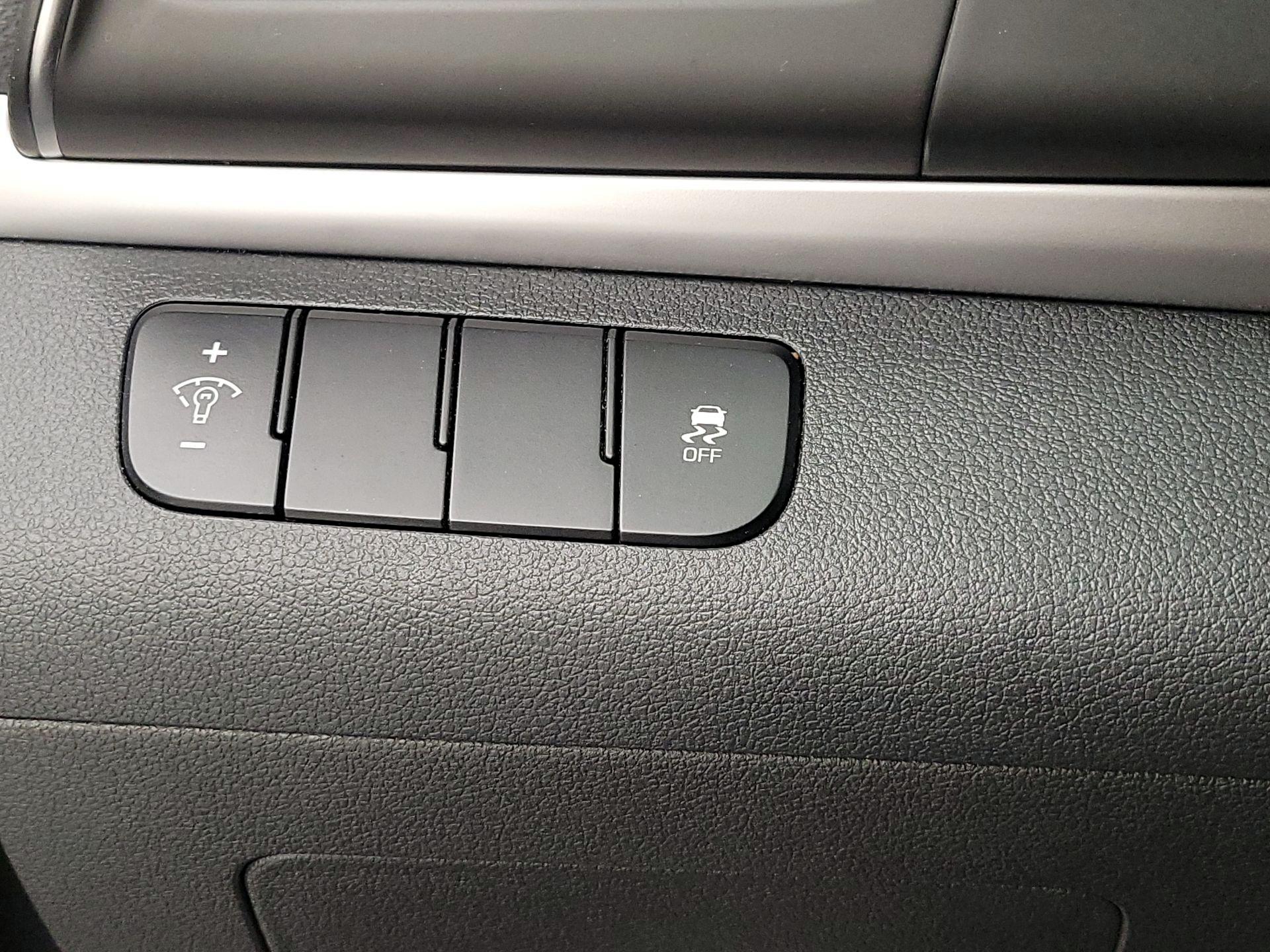 Thumbnail: 2019 Hyundai Elantra - 13