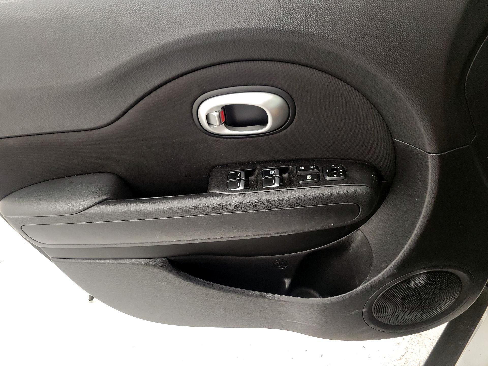 Thumbnail: 2018 Kia Soul - 12