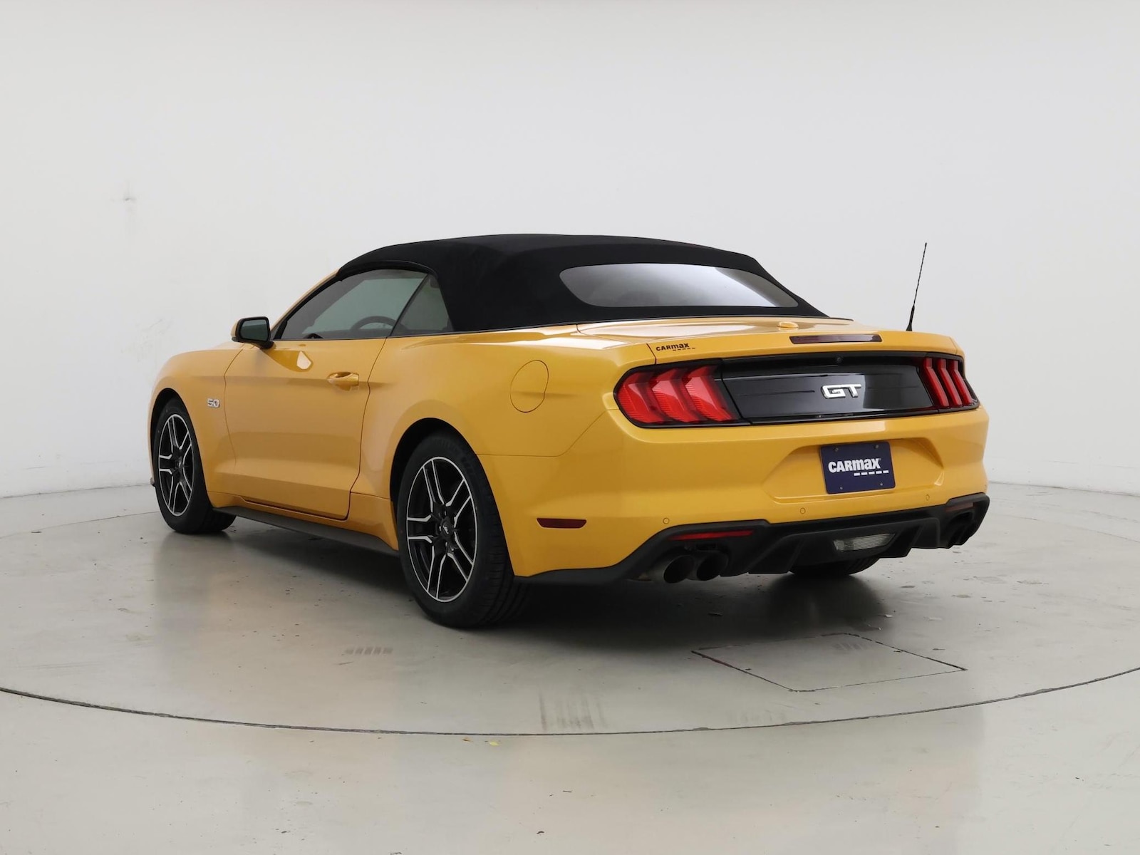 2022 Ford Mustang GT Premium - Photo 3
