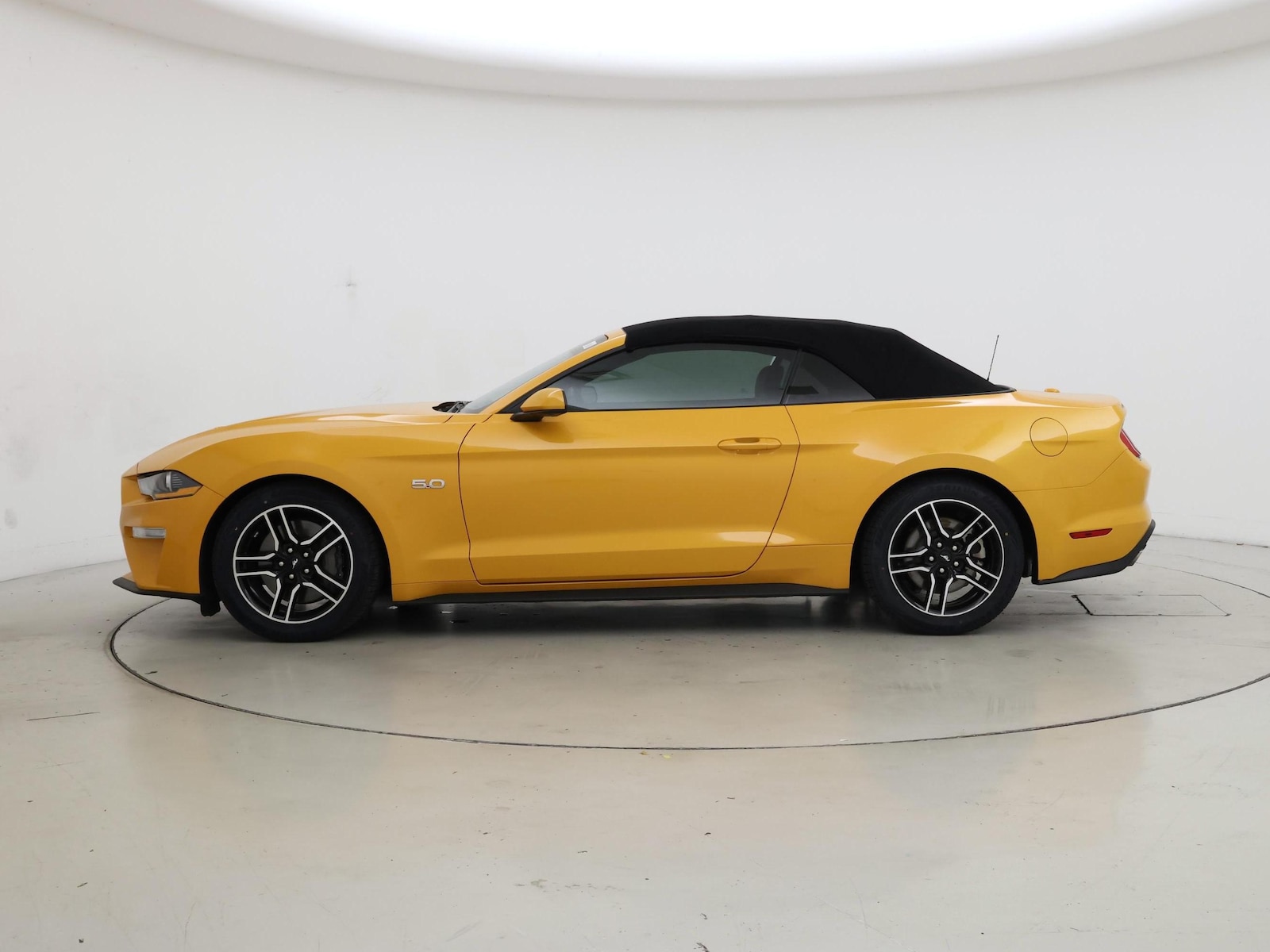 2022 Ford Mustang GT Premium - Photo 4