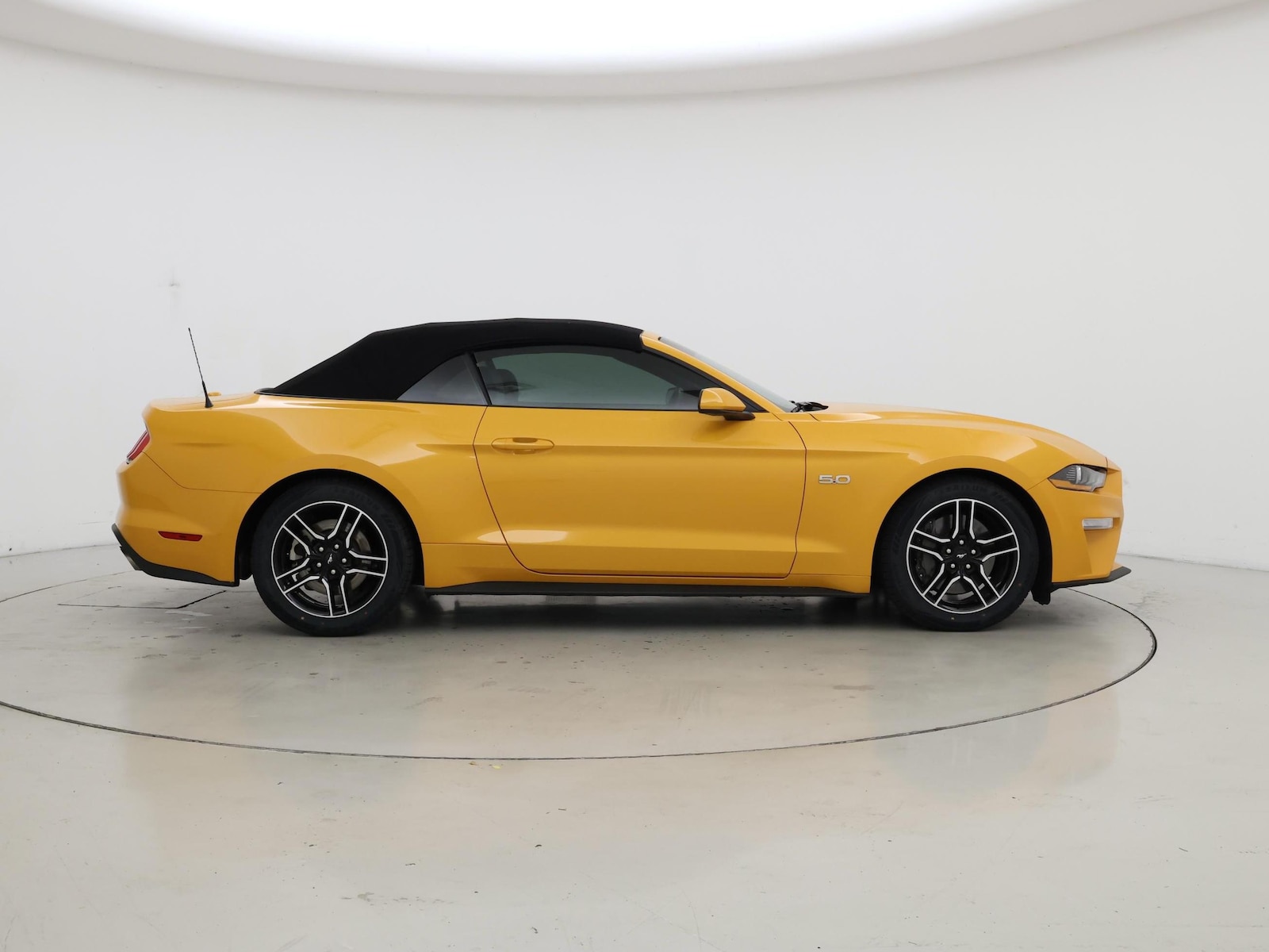 2022 Ford Mustang GT Premium - Photo 8