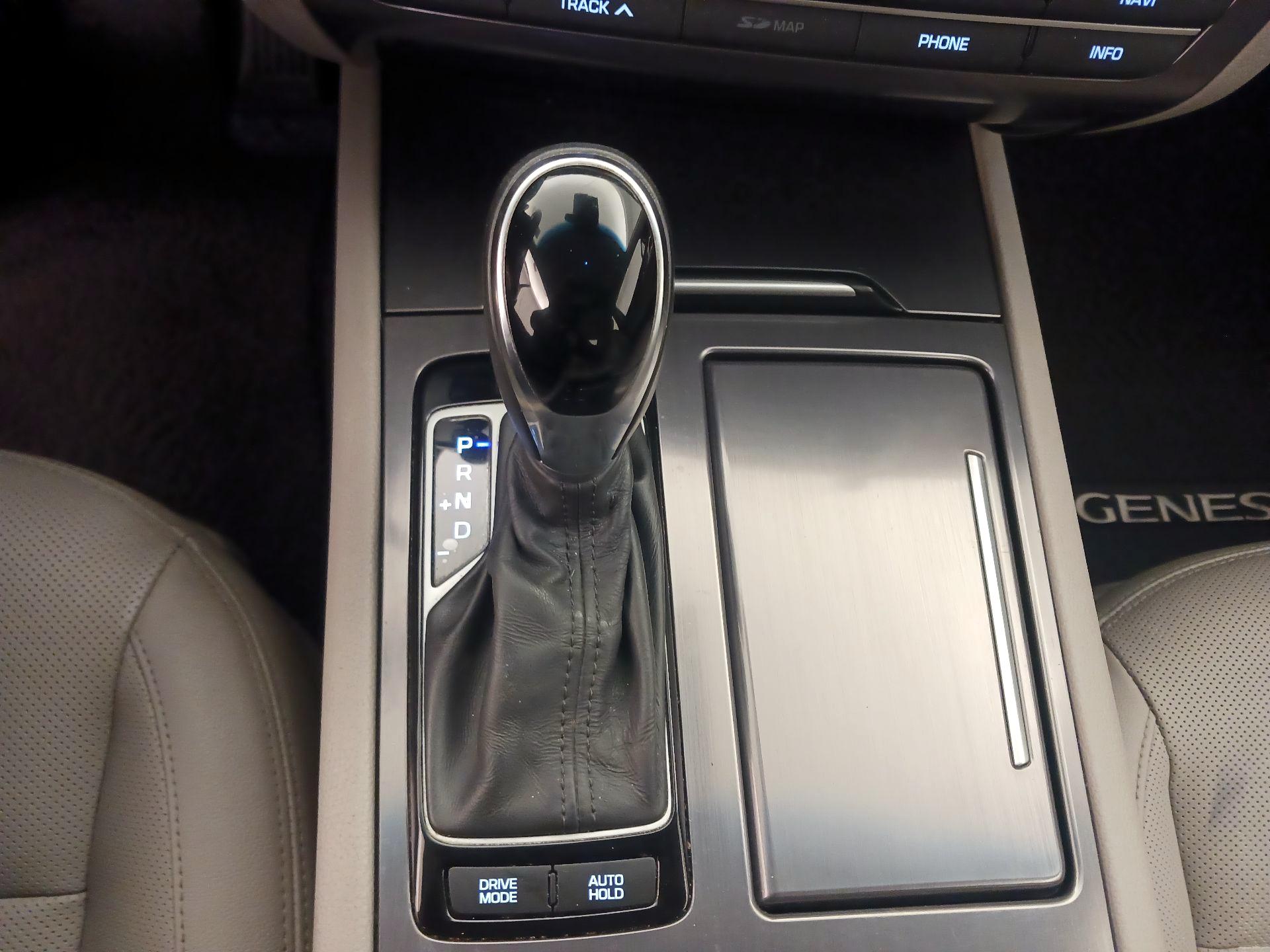 Thumbnail: 2017 Genesis G80 - 18