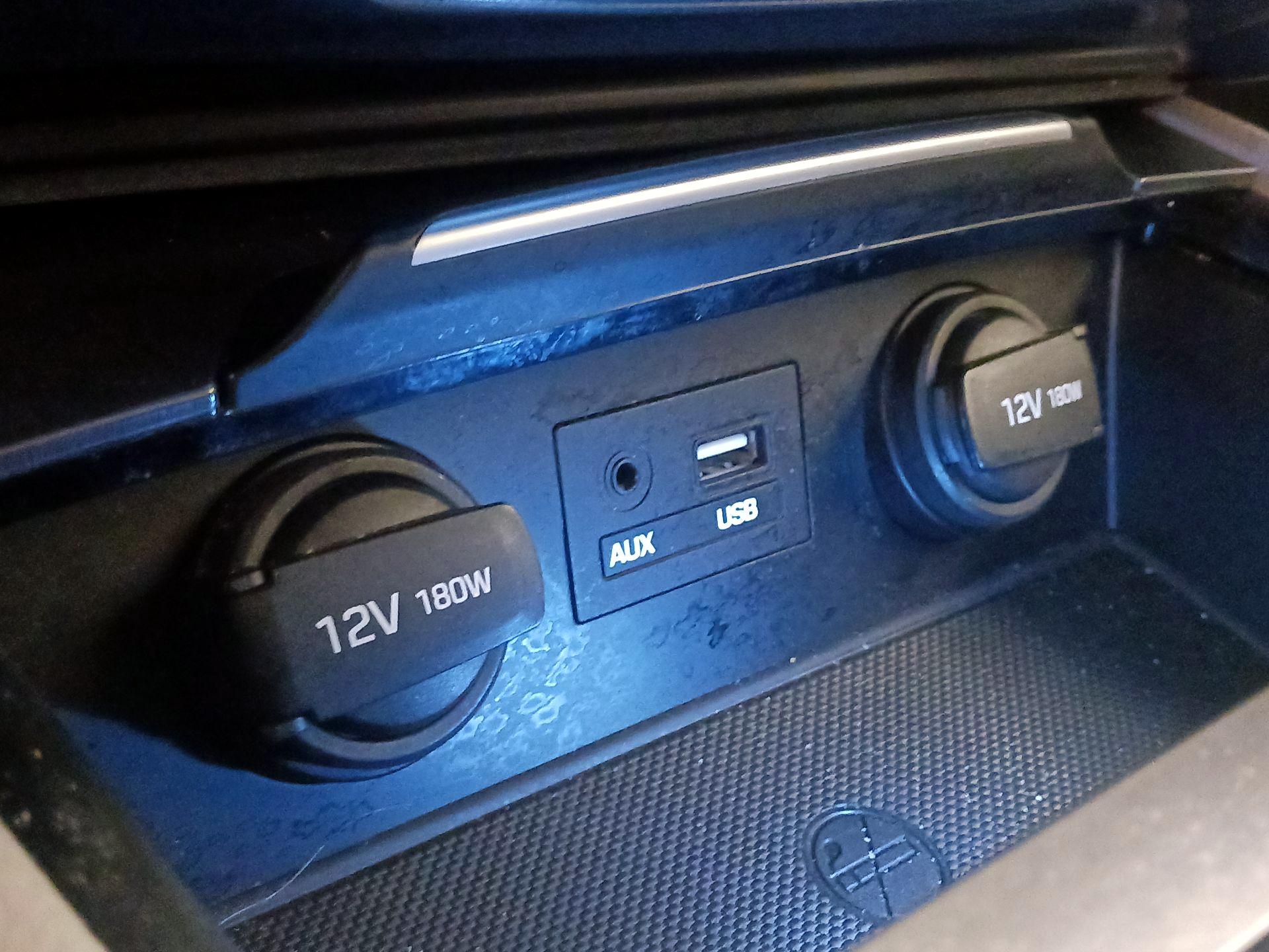 Thumbnail: 2017 Genesis G80 - 19