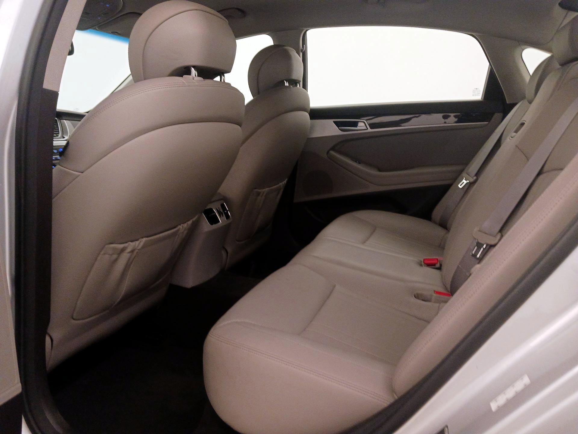 Thumbnail: 2017 Genesis G80 - 20