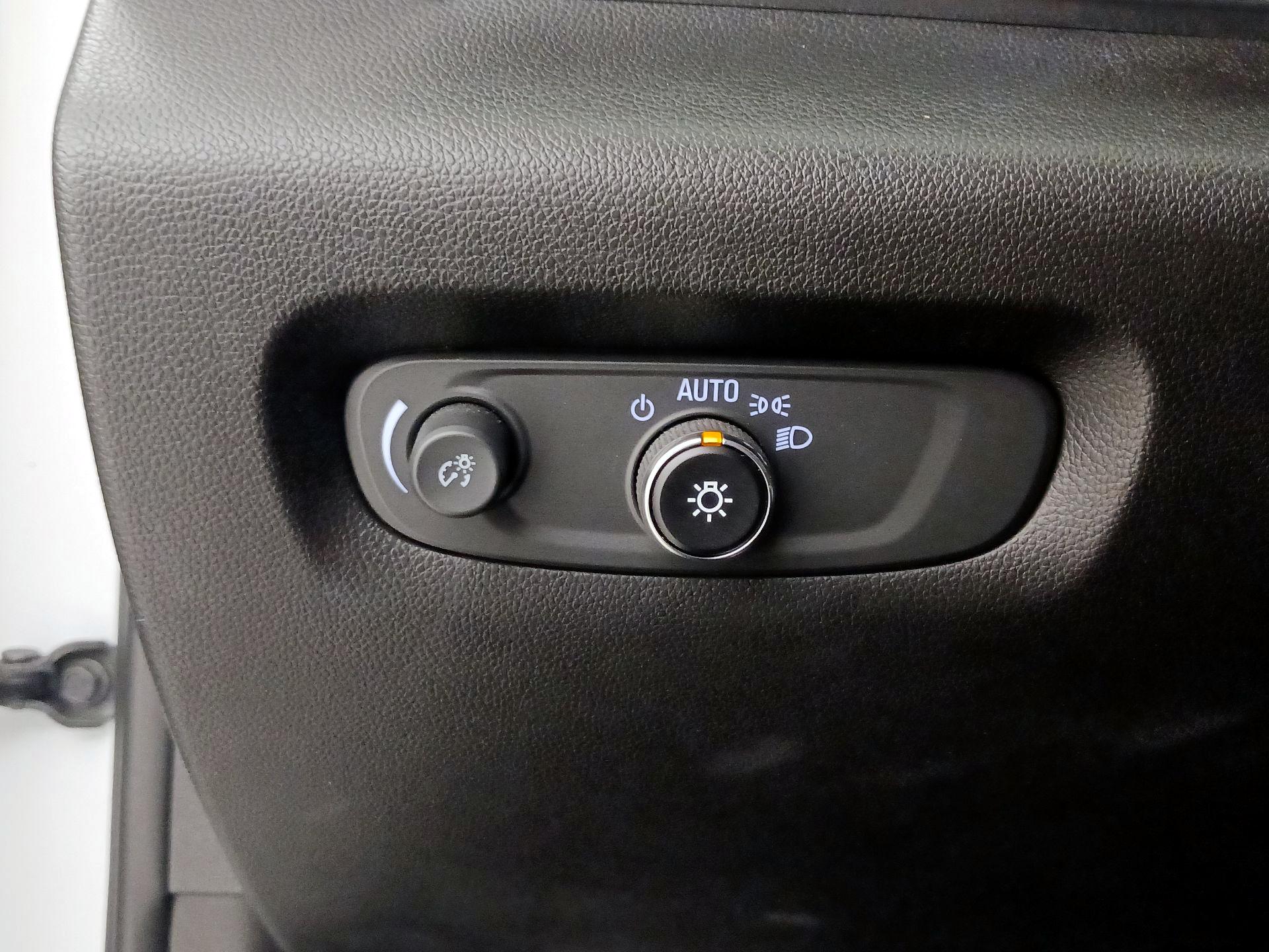 Thumbnail: 2020 Chevrolet Traverse - 13