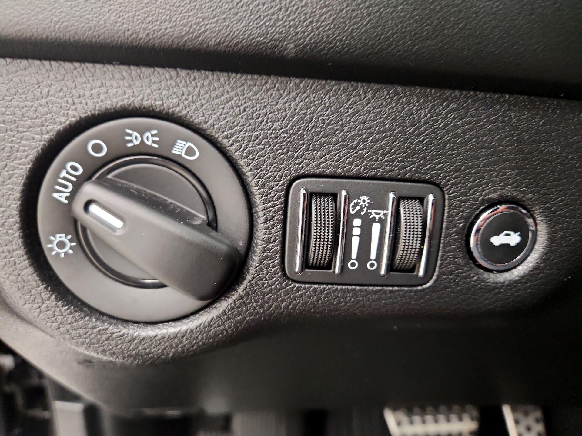 Thumbnail: 2021 Dodge Charger - 13